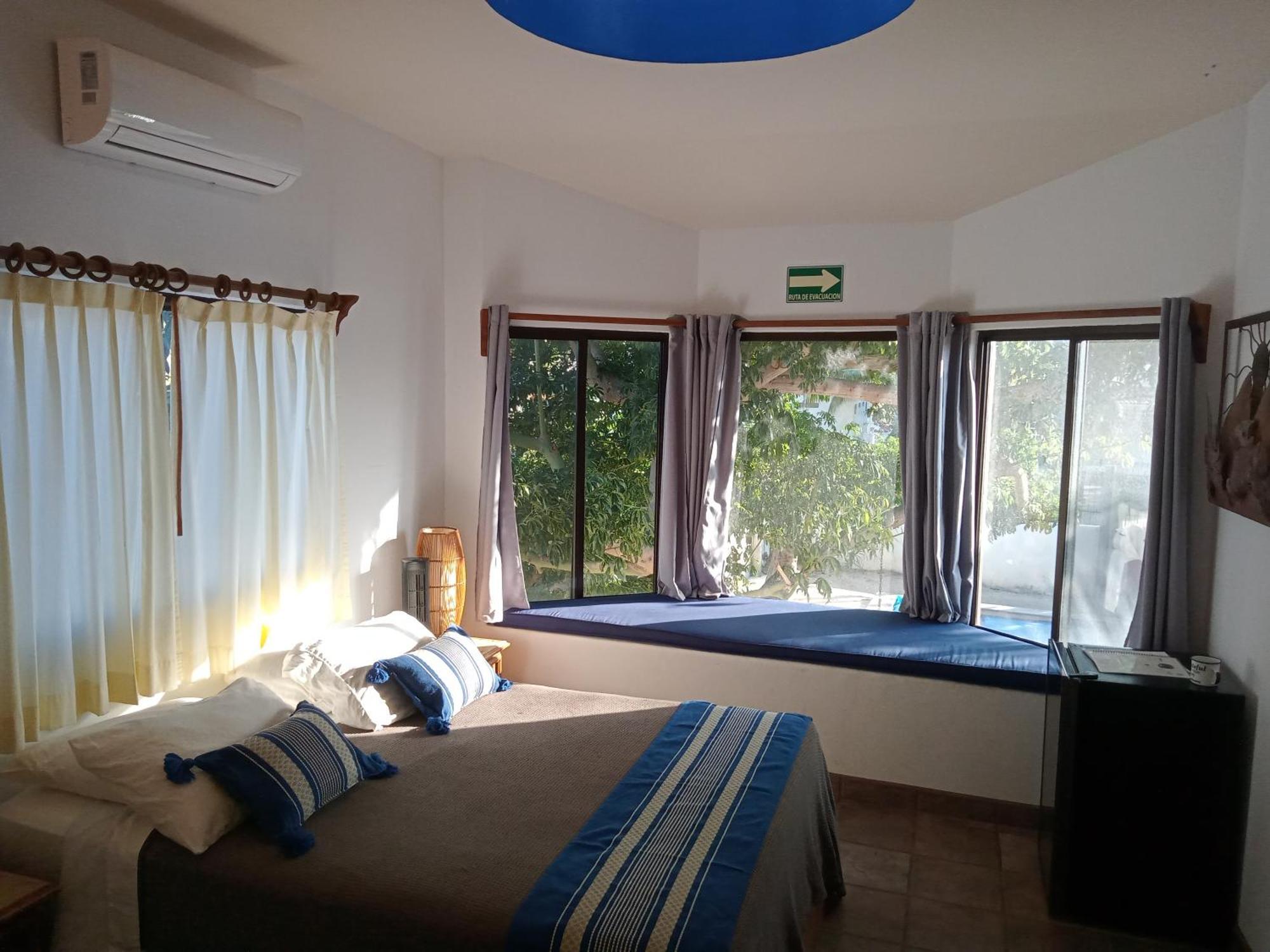 Hacienda De Palmas Bed & Breakfast
