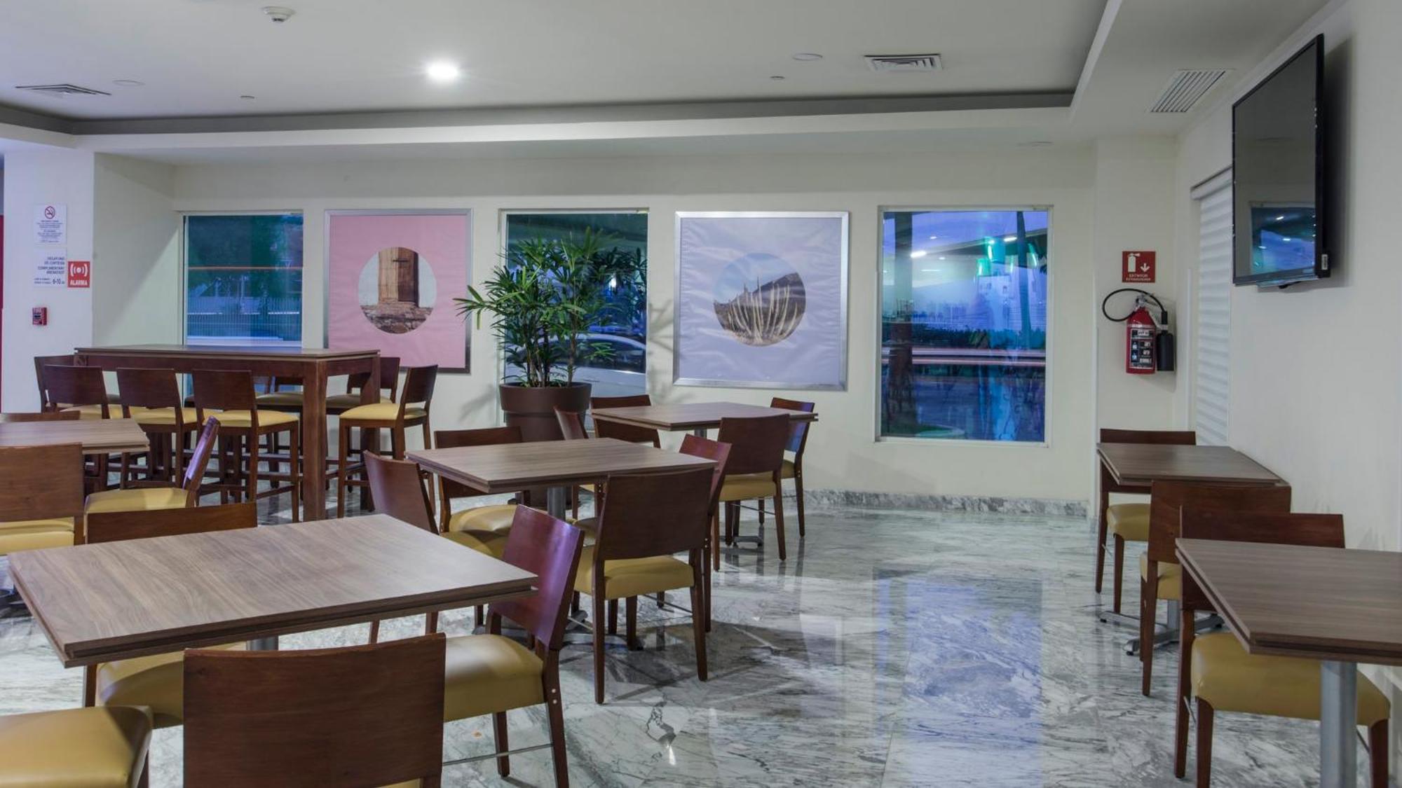Express By Ihg Hotel 3*