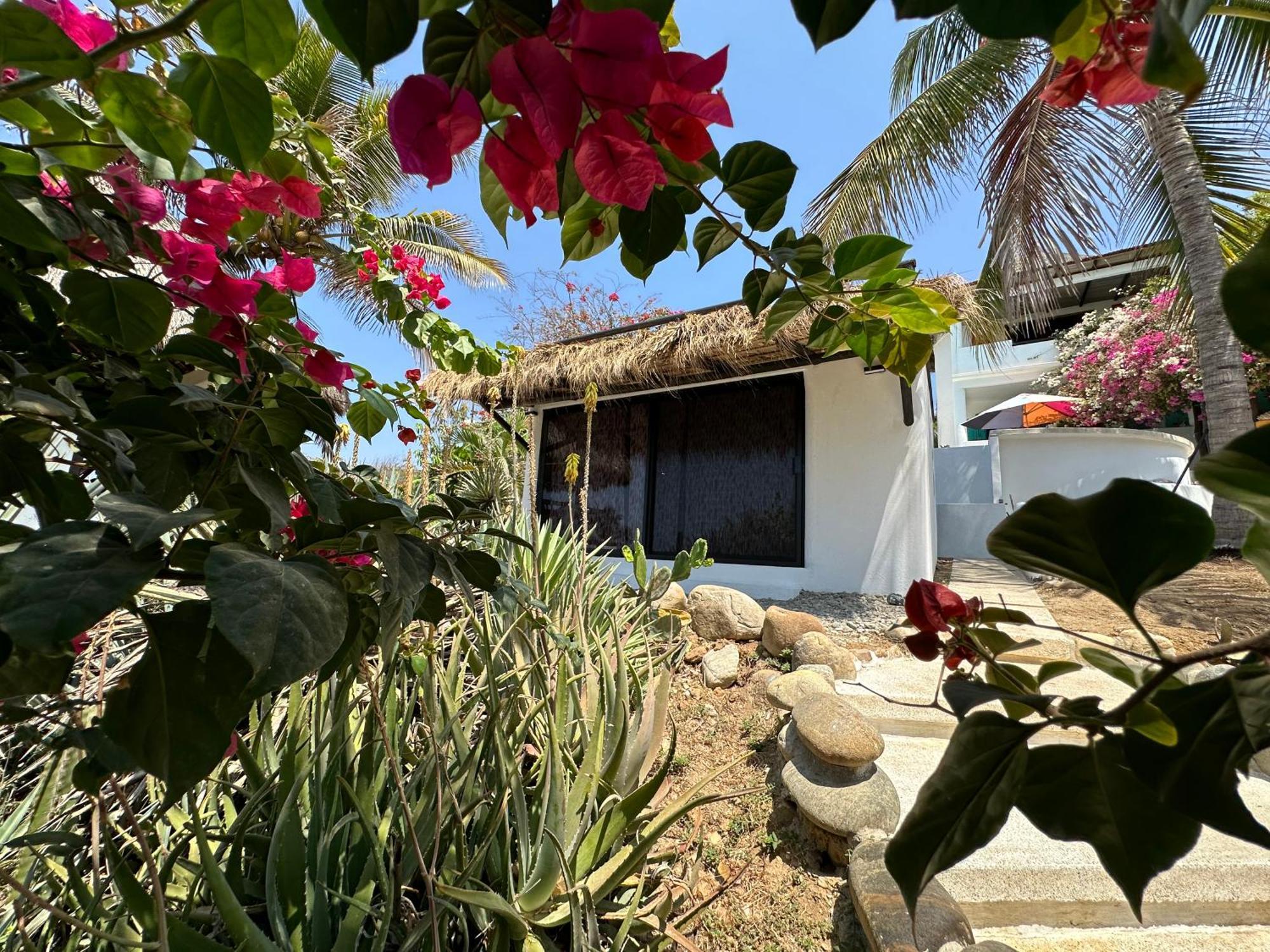 Bed & Breakfast Beachfront Paradise Boutique