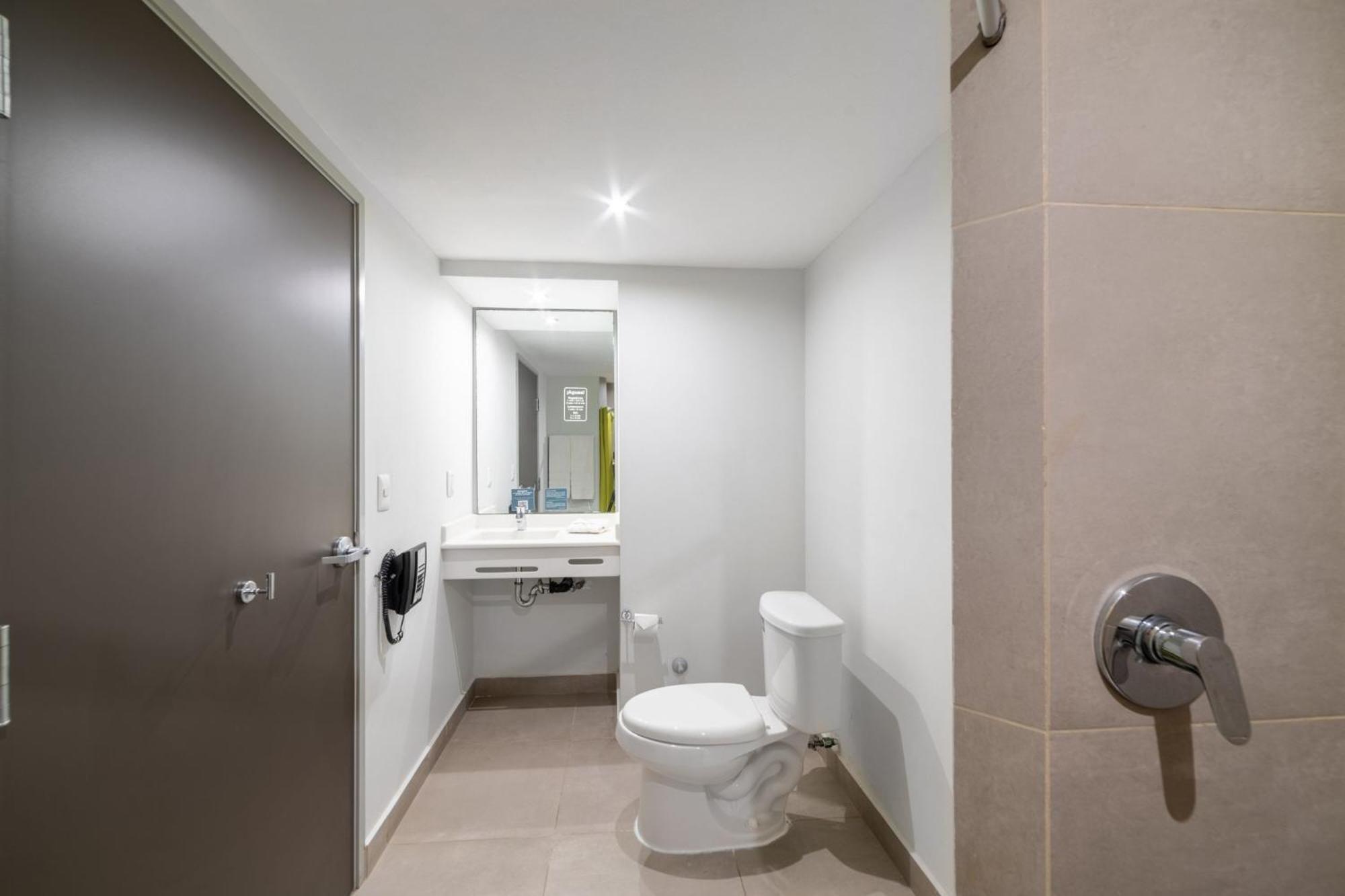 Hotel Express Junior By Marriott Aeropuerto Toluca
