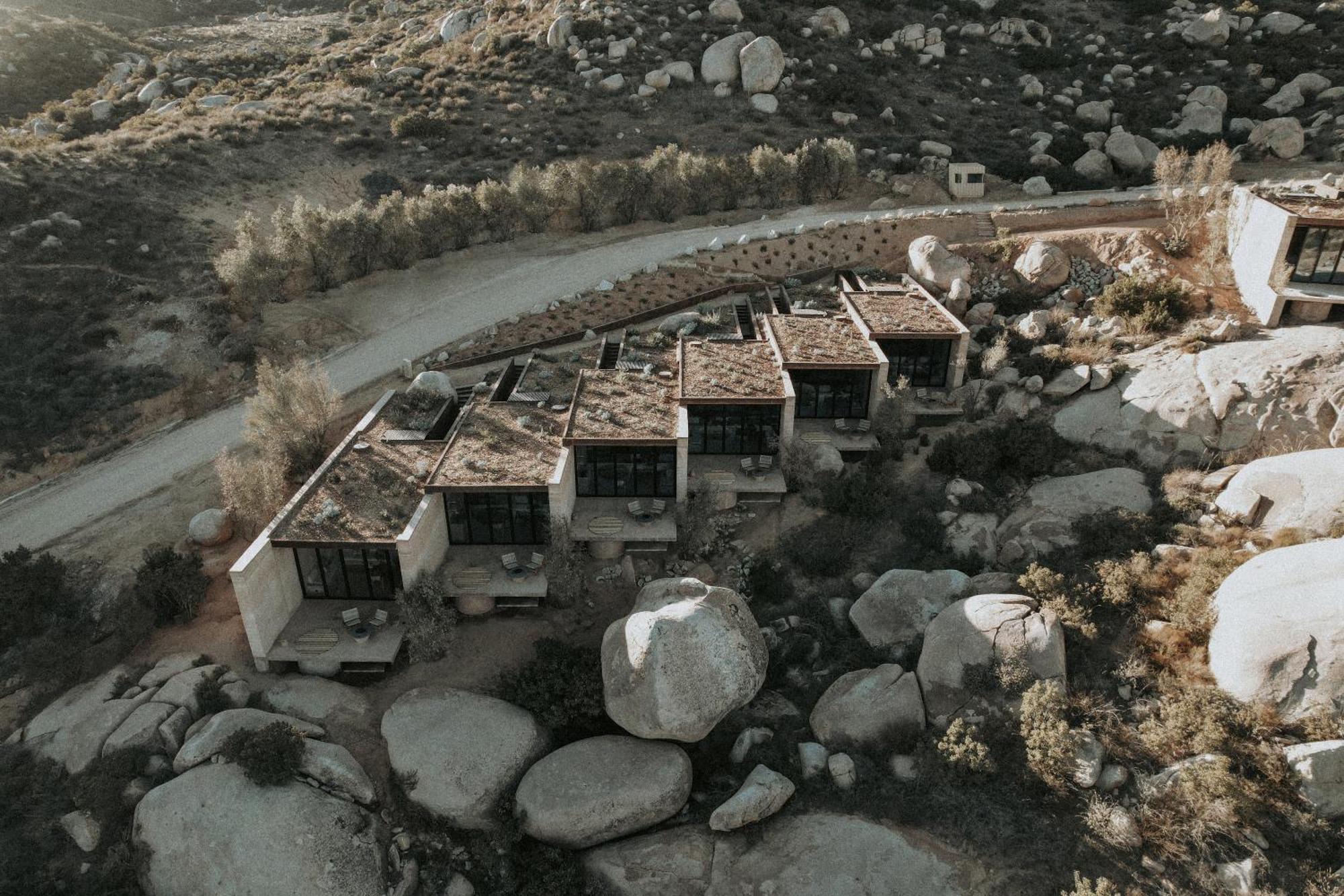 Hotel Mira Earth