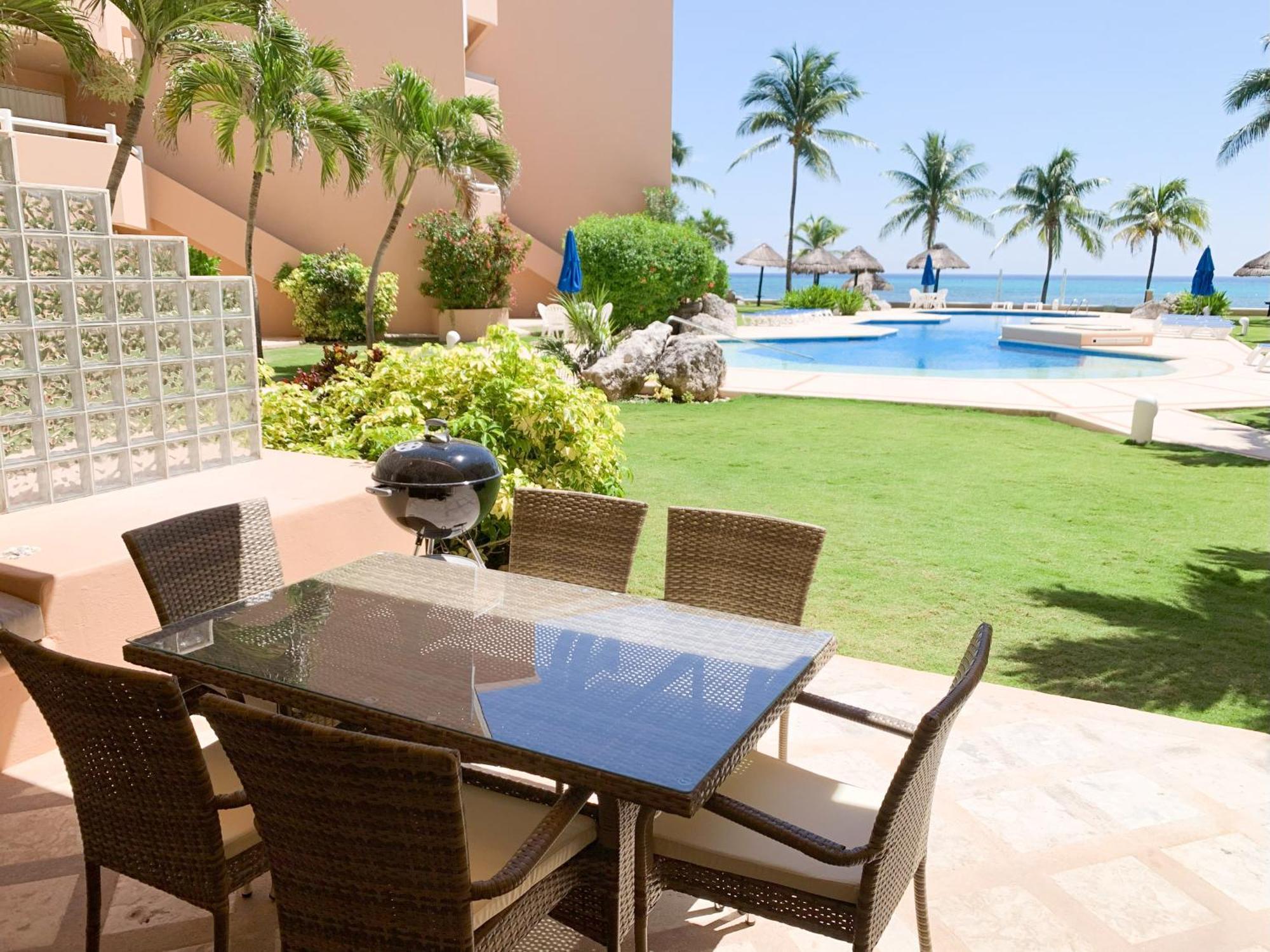Beachfront Breathtaking Views Apartment