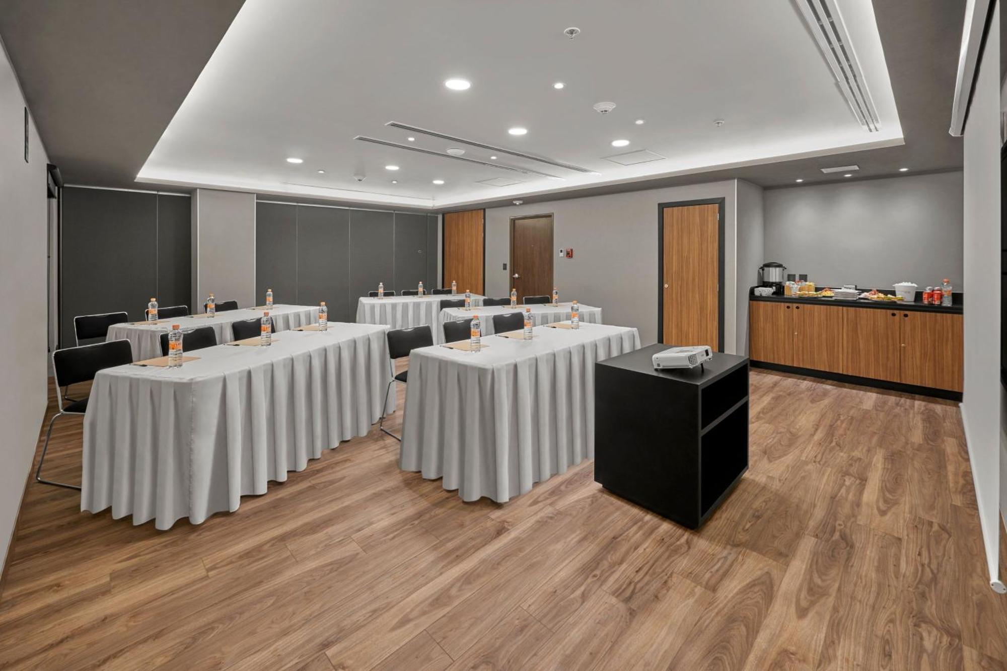 Express By Marriott Monterrey Lindavista Hotel 4*