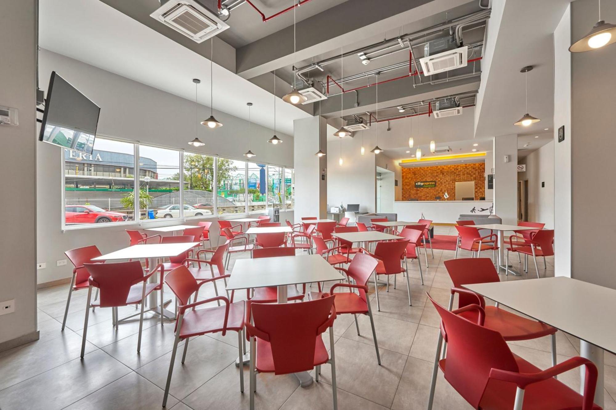 Hotel Express Junior By Marriott Aeropuerto