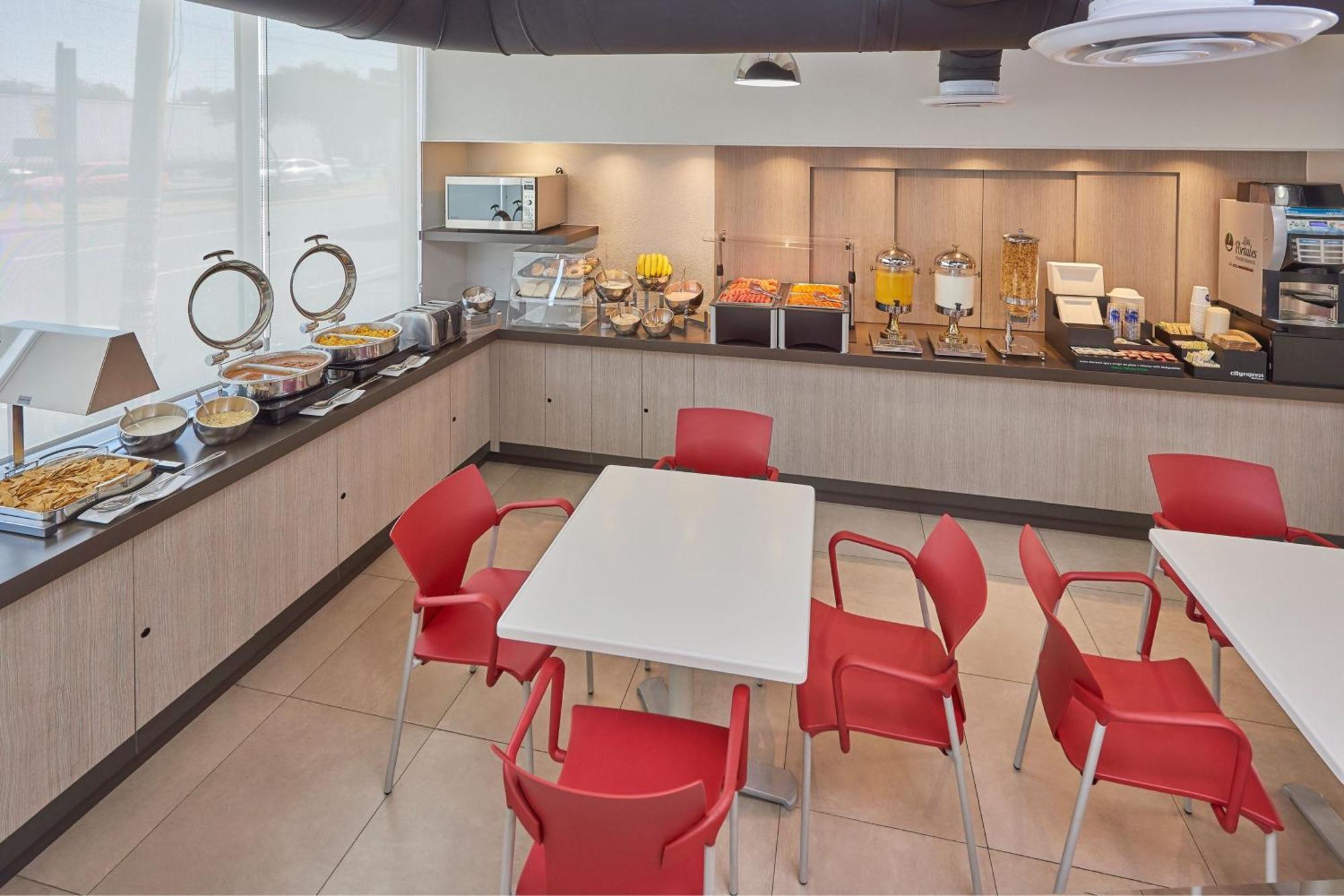 Hotel Express Junior By Marriott Aeropuerto 3*