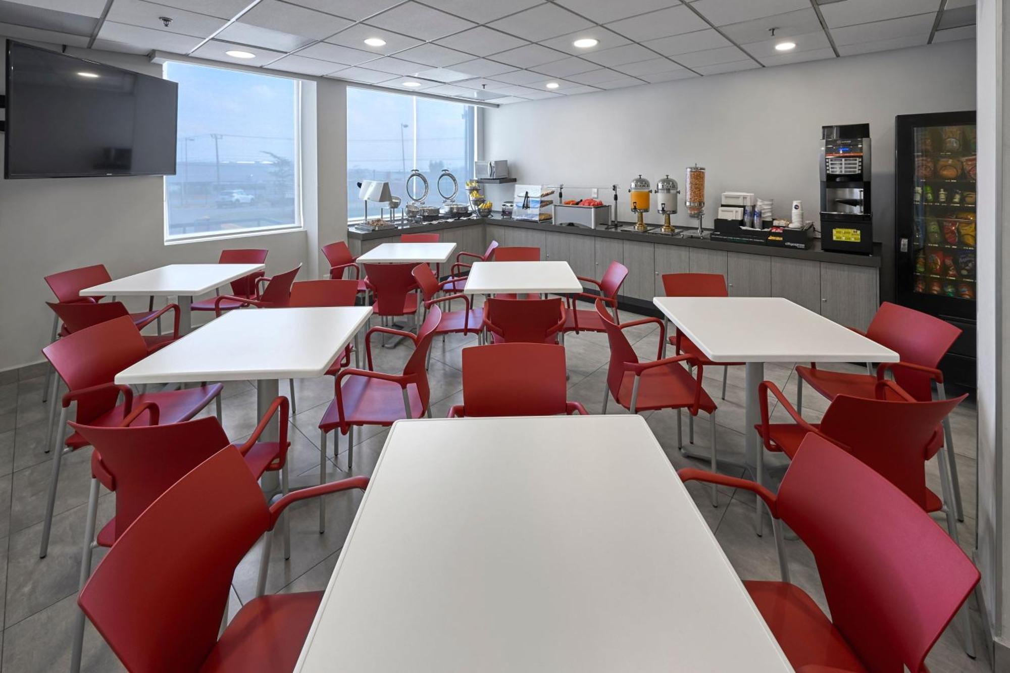 Express Junior By Marriott Aeropuerto Hotel 3*