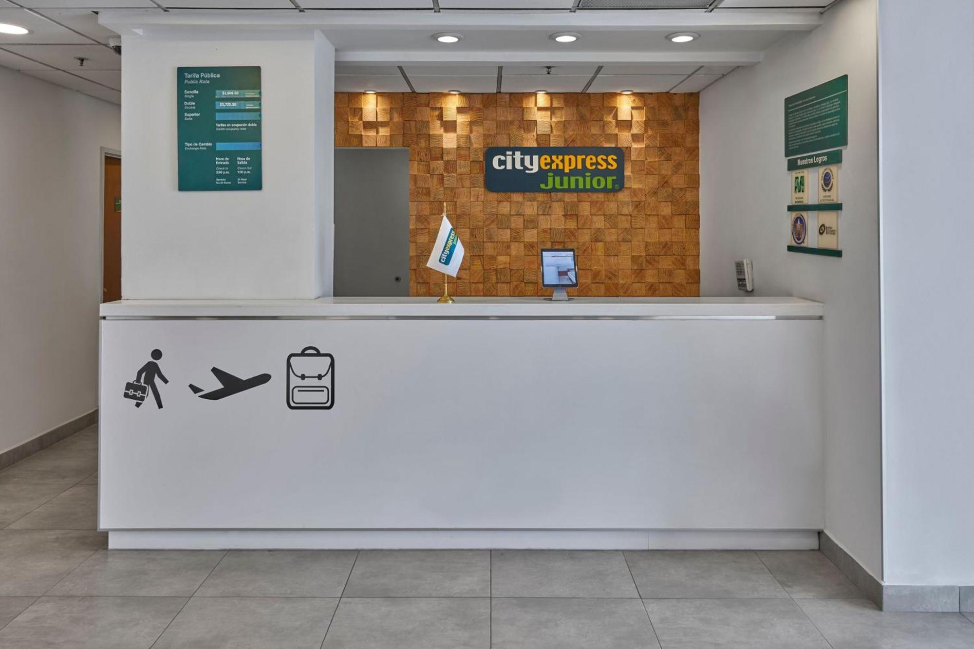 Express Junior By Marriott Aeropuerto Hotel