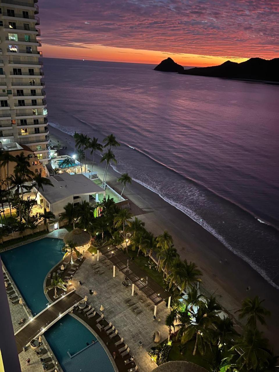 Departamento A Pie De Playa En Camino Al Mar * Mazatlan
