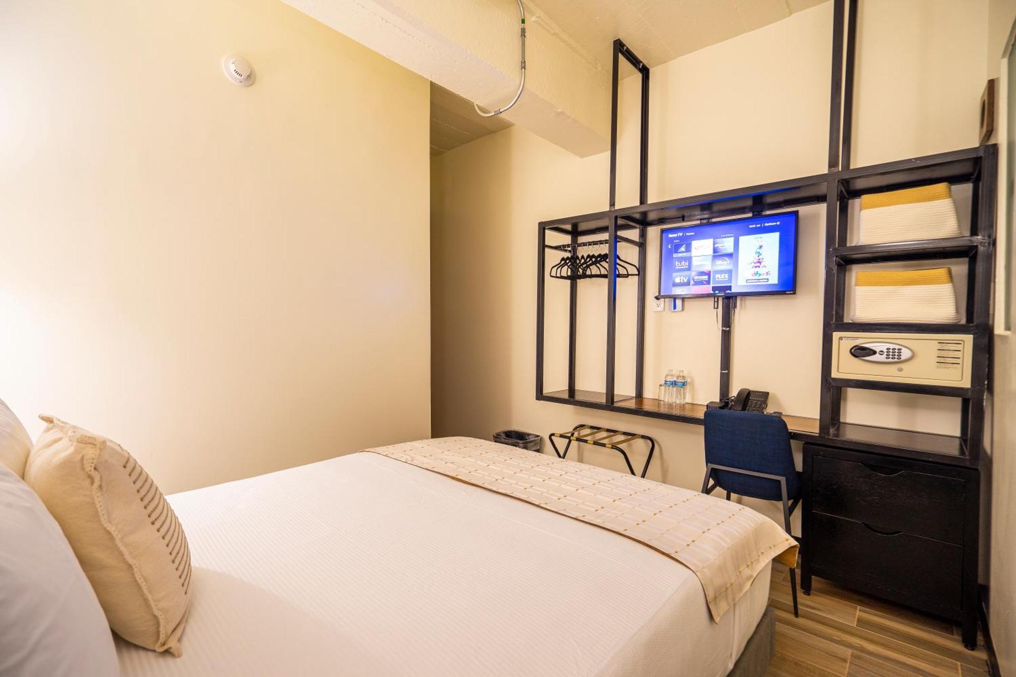Joint Boutique Zona Romantica 3*