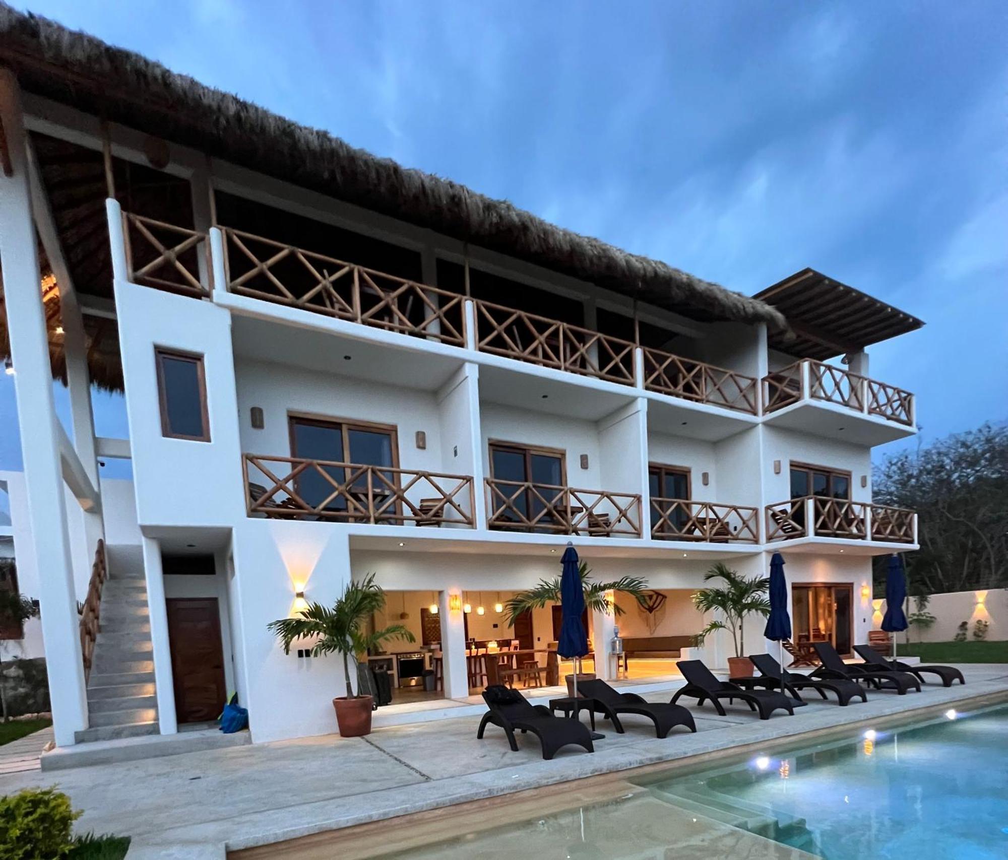 New Retreat Style Casa Jubilee With Starlink Brisas de Zicatela