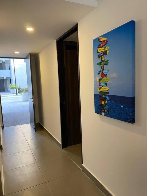 Lovely 2 Bedroom Pool Front Apartment *