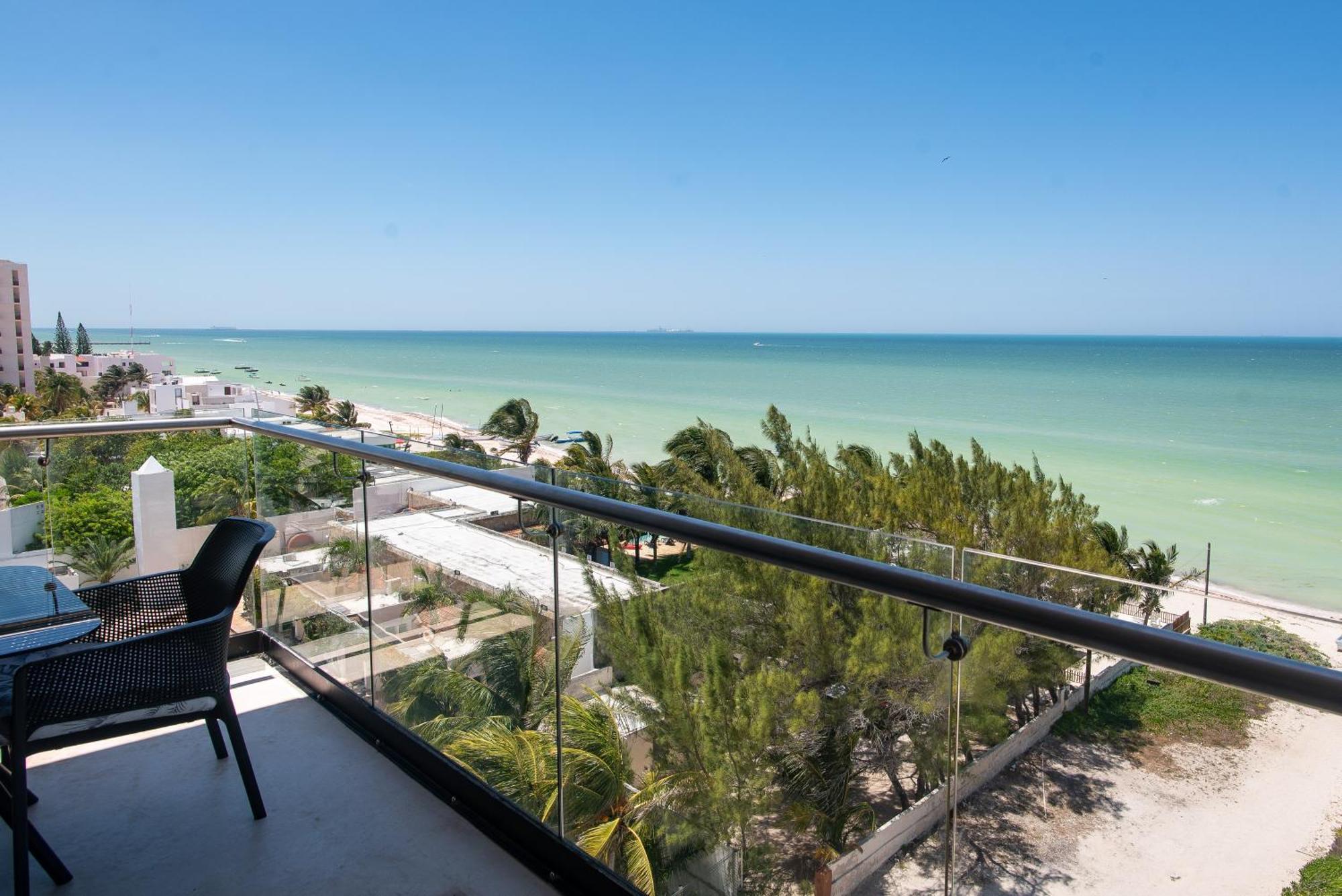 97984 Ocean Views From All The Bedrooms Of This Deluxe Beachfront Condo, Paradise