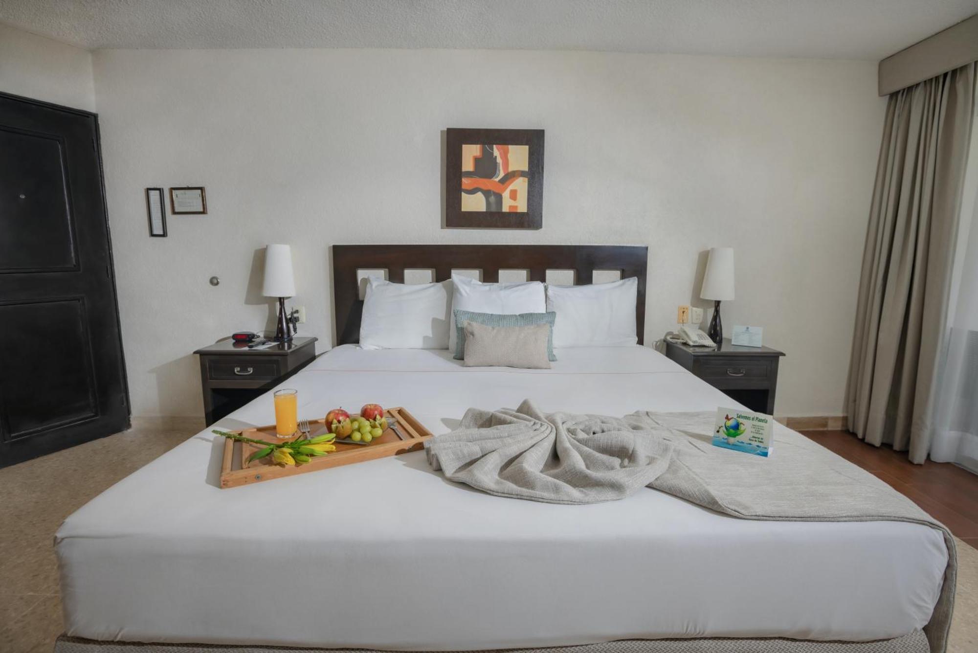 Western Freeman Zona Dorada Hotel 3*