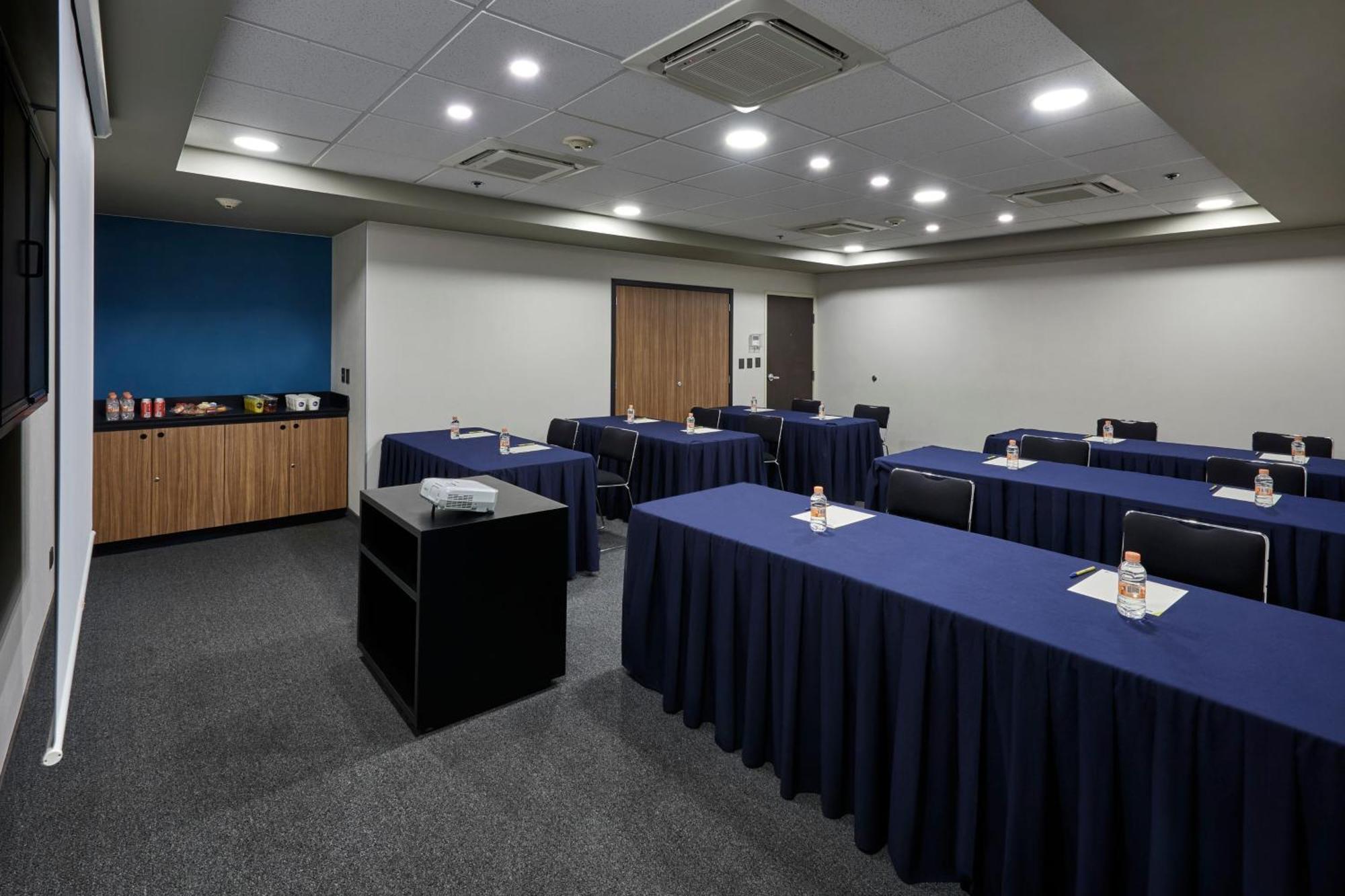 Hotel Express By Marriott Rio 4*