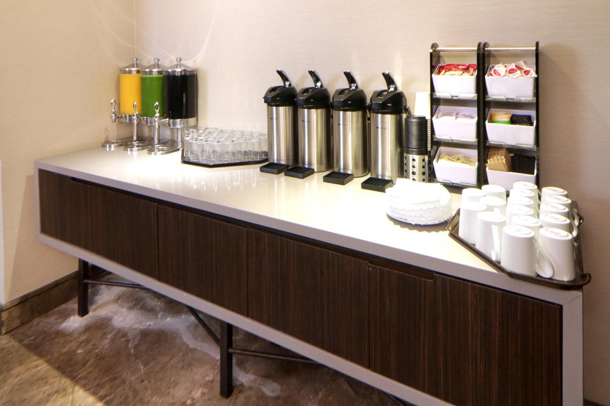 Express & Monterrey Valle By Ihg Hotel
