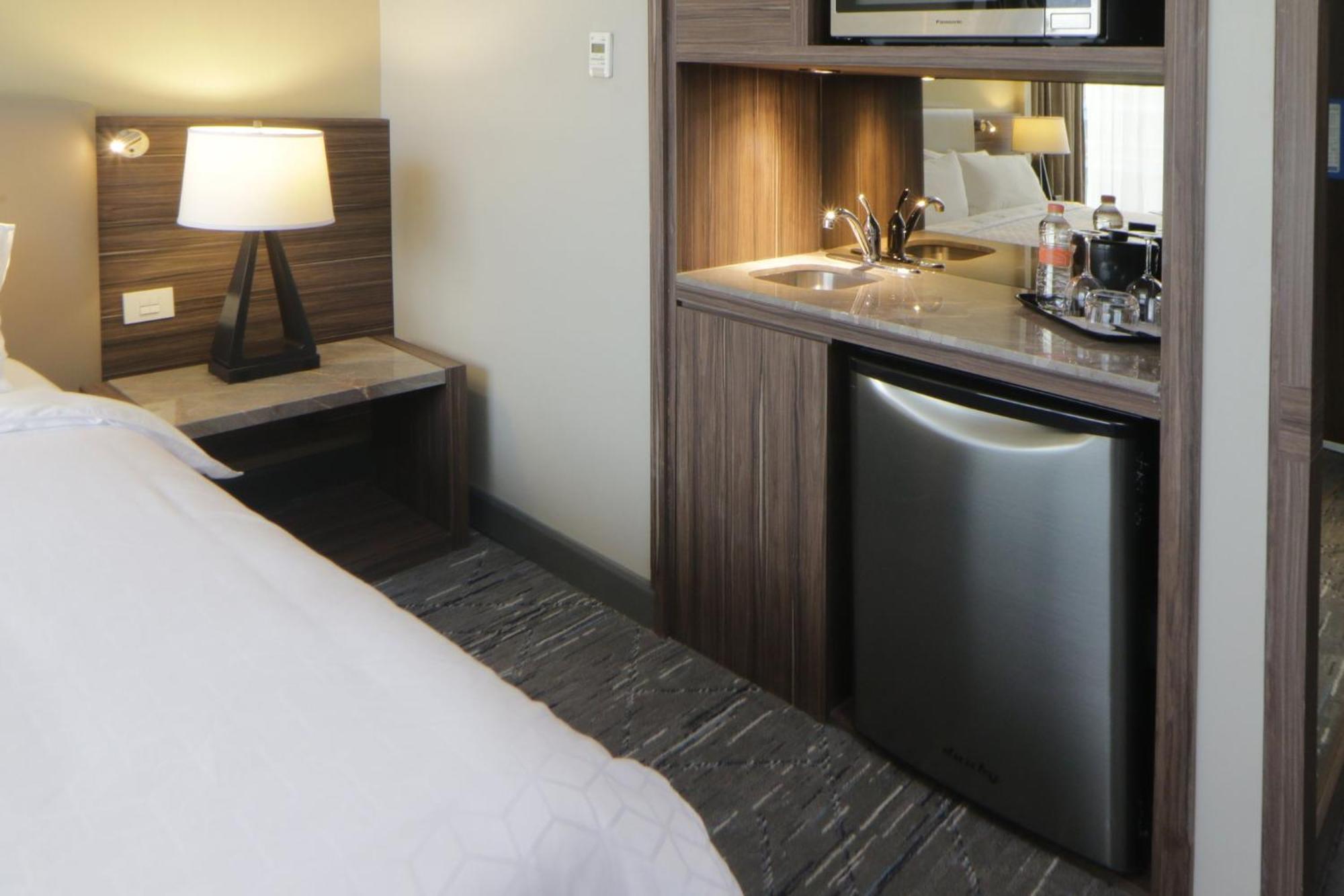 Hotel Express & Monterrey Valle By Ihg