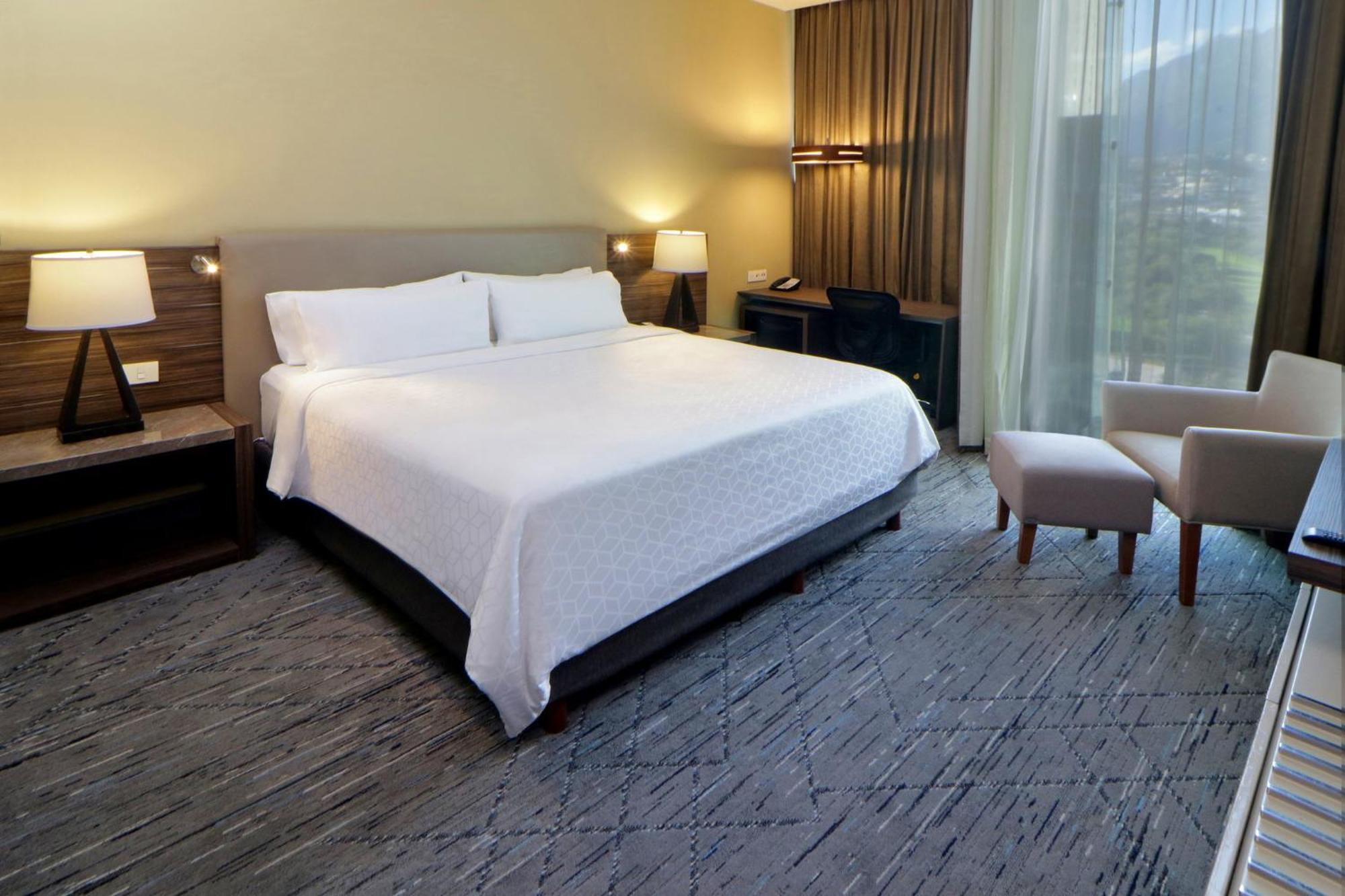 Express & Monterrey Valle By Ihg Hotel 3*