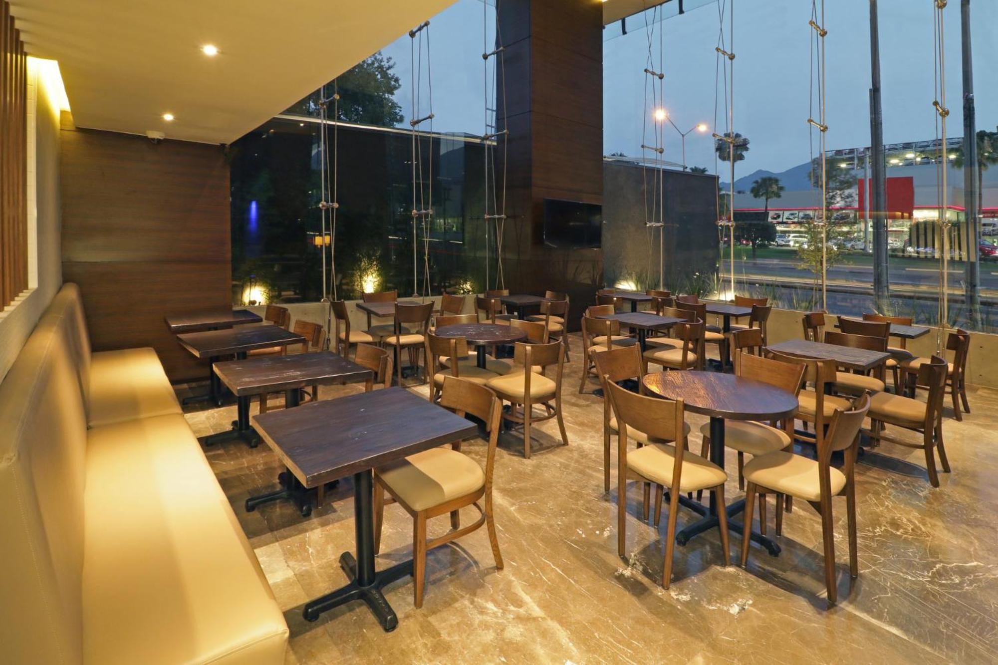 Express & Monterrey Valle By Ihg Hotel