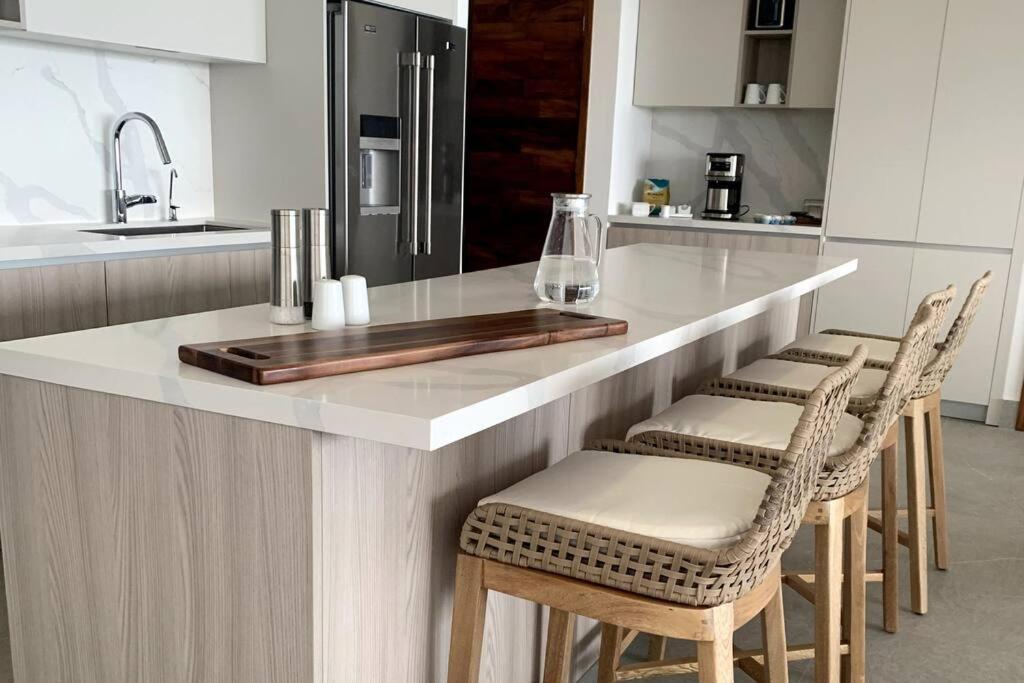 4 Bedroom, Front Flat - Vallarta Apartment