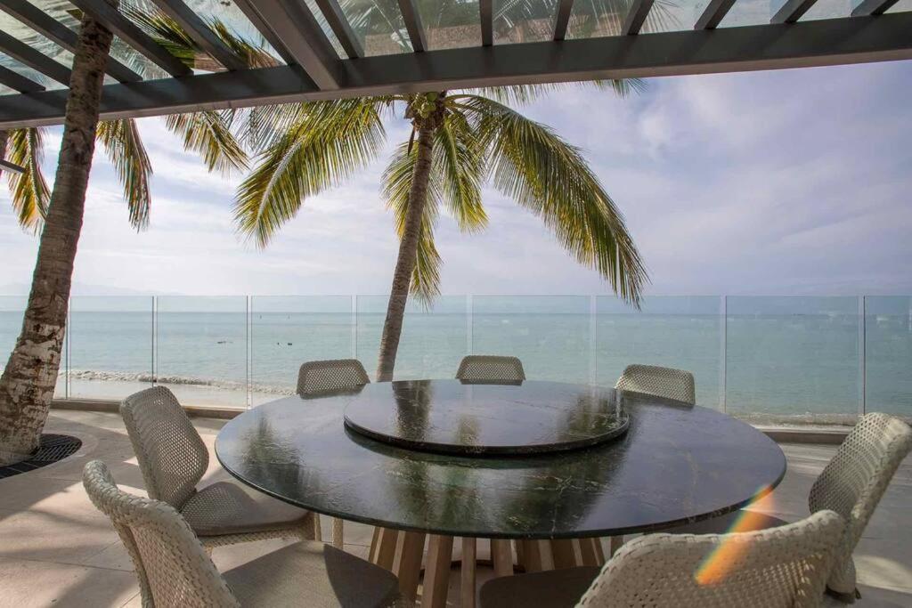 4 Bedroom, Front Flat - Vallarta