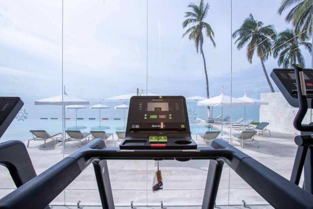 Apartment 4 Bedroom, Front Flat - Vallarta