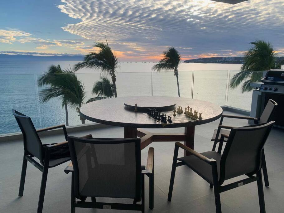 Apartment 4 Bedroom, Front Flat - Vallarta