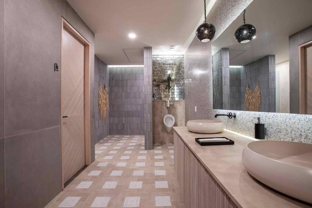 4 Bedroom, Front Flat - Vallarta Apartment