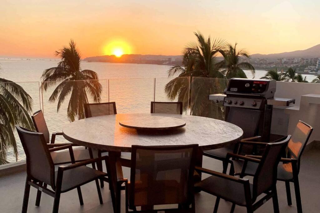 Apartment 4 Bedroom, Front Flat - Vallarta *