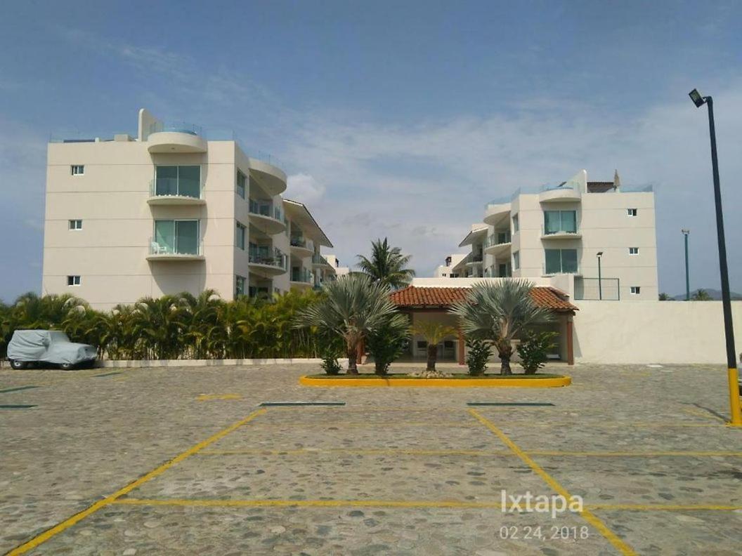 Perfectly Located Spacious With 2 Balconies Ixtapa (Guerrero)
