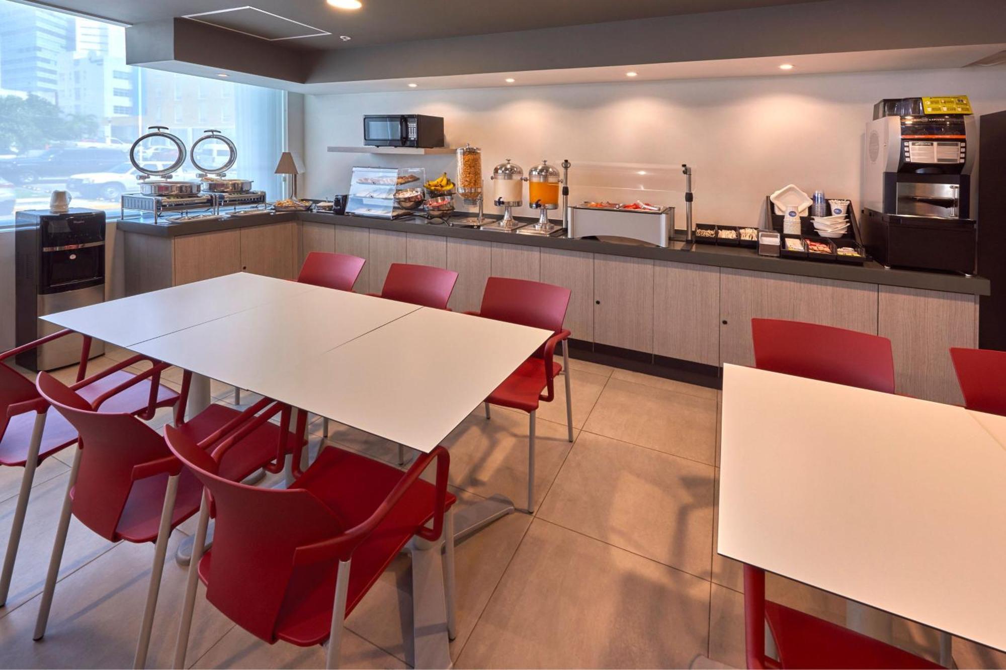 Hotel Express Junior By Marriott Aeropuerto Ciudad del Carmen