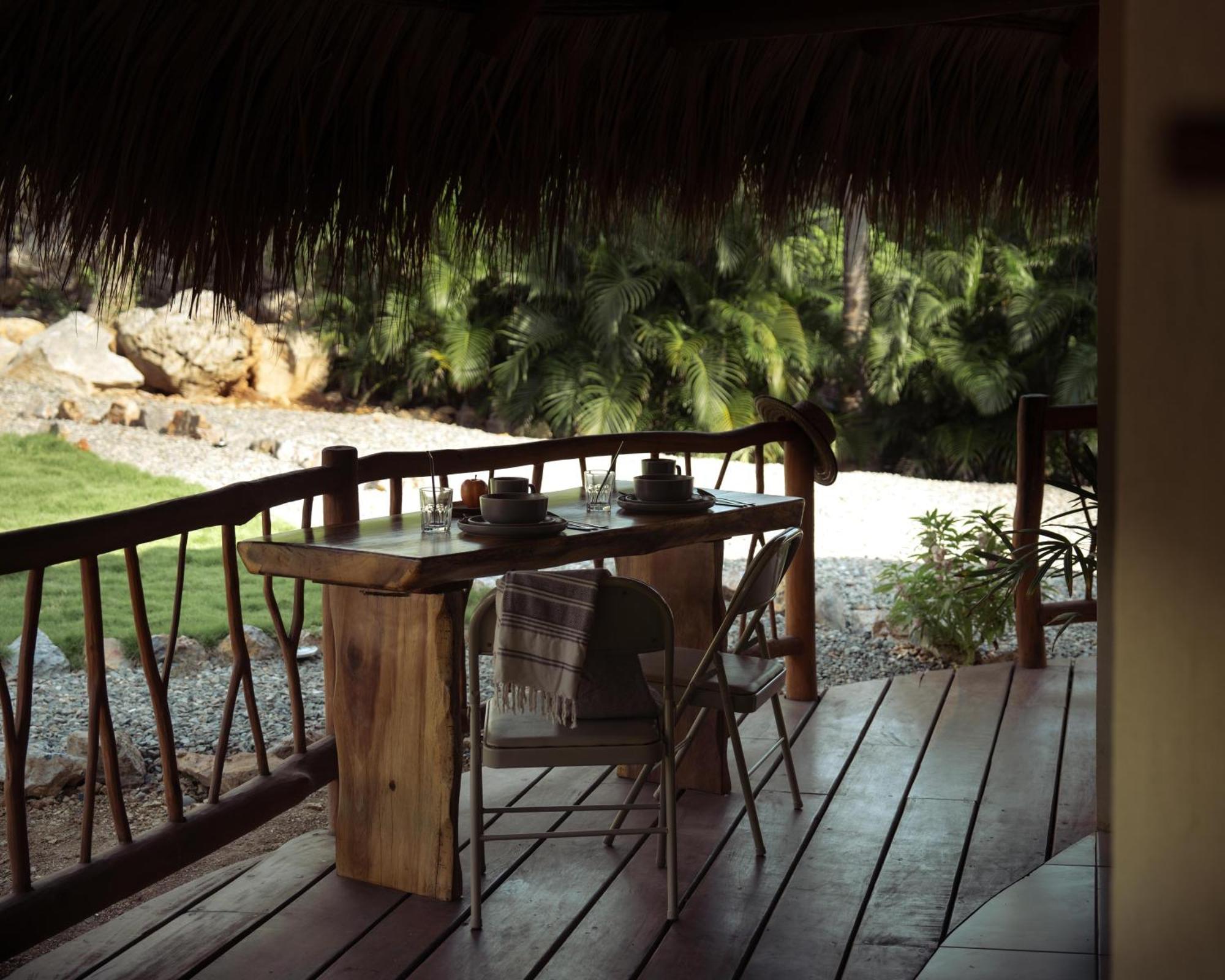 Oasis, * Troncones