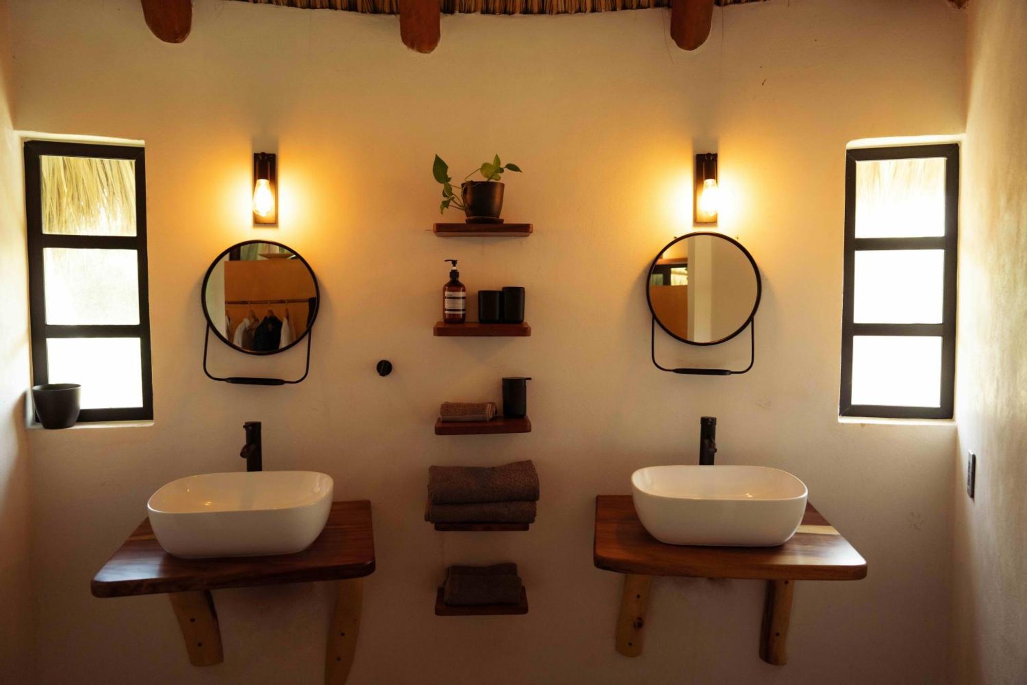 Oasis, Troncones