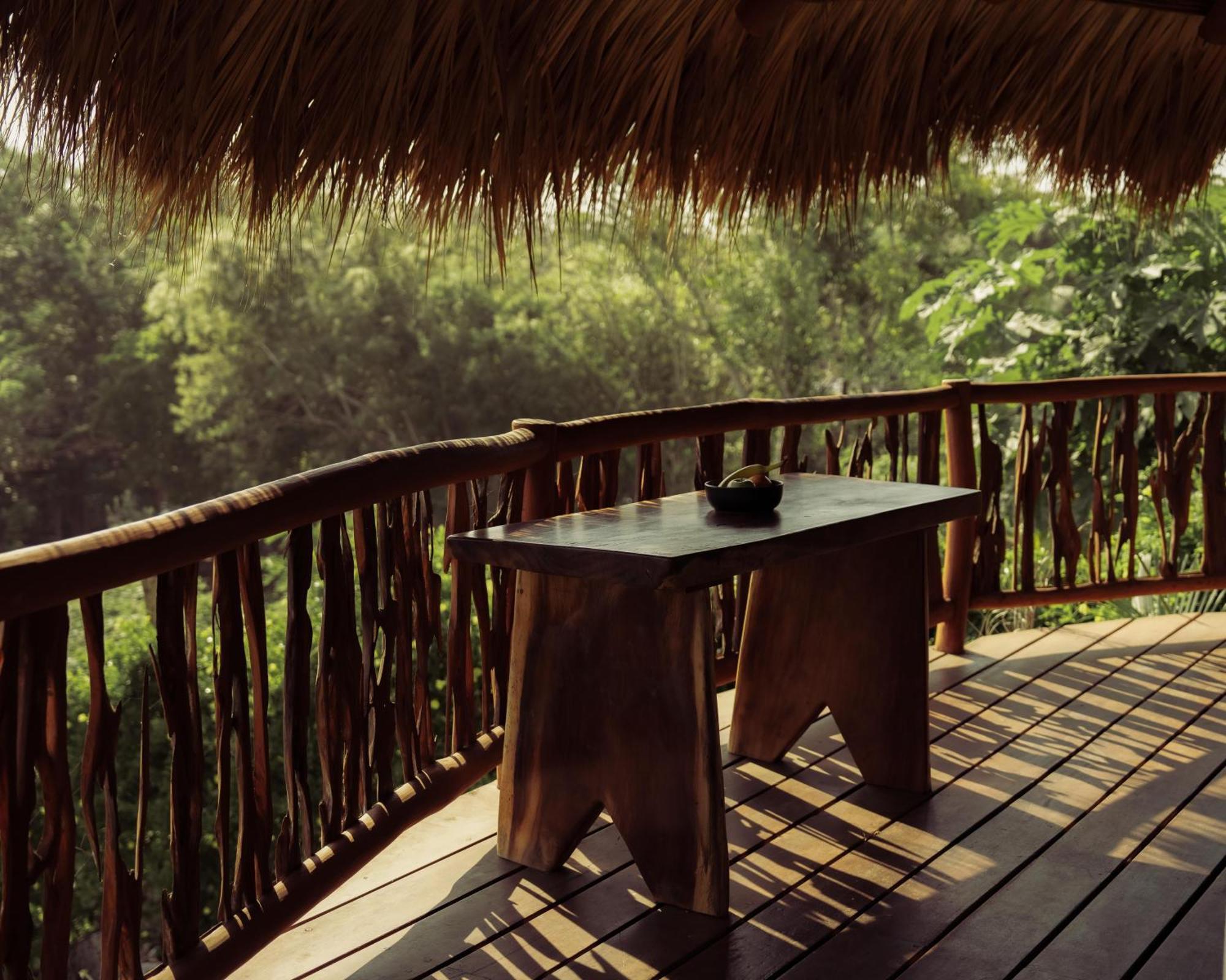 Oasis, Apartment