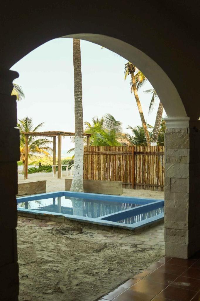 Casa Mate Beachfront Aparthotel