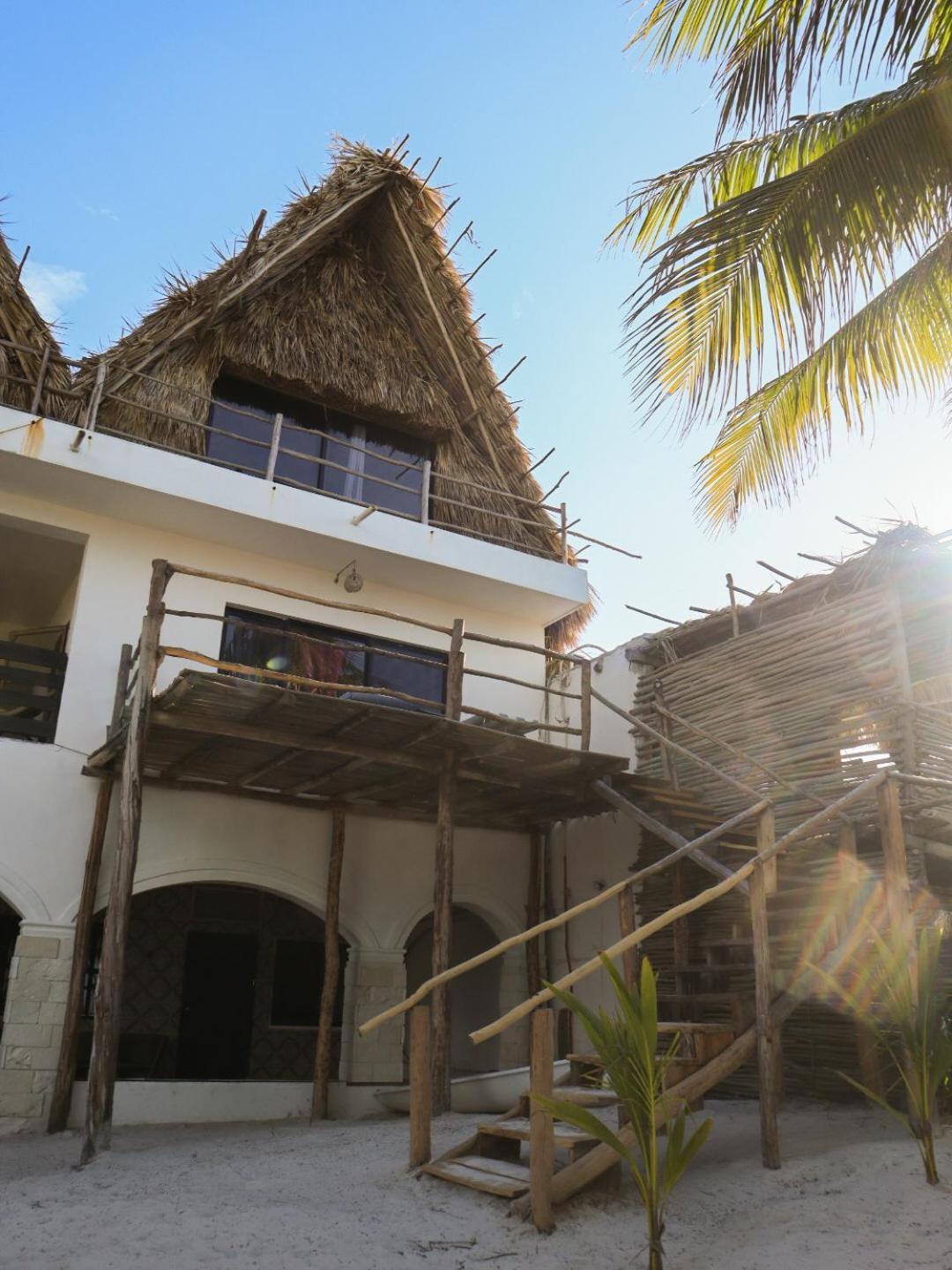Casa Mate Beachfront Aparthotel