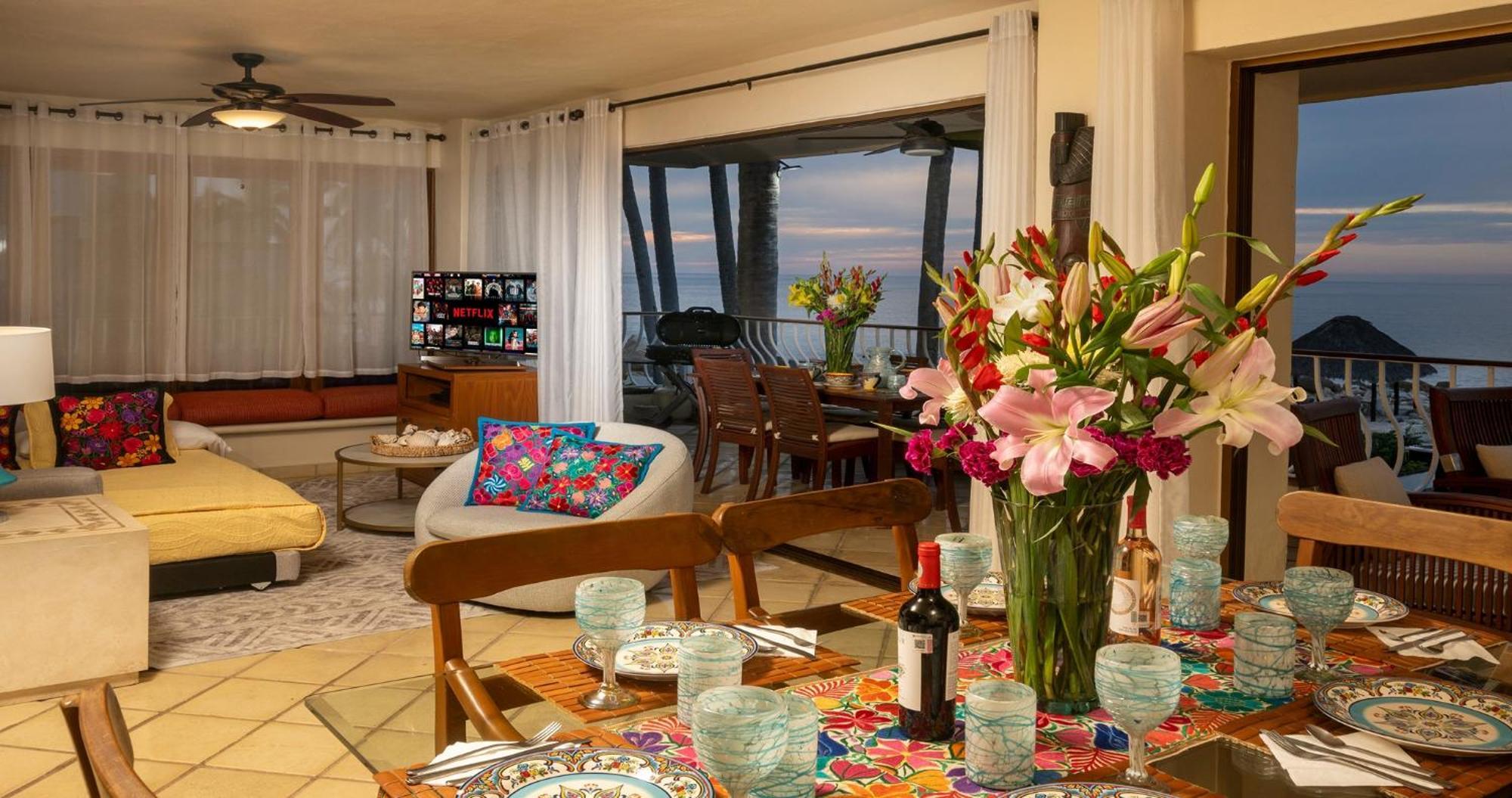 Ocean Front, 3 Bedroom, 3 Bathroom, Casa Natalia, Playa Esmeralda *