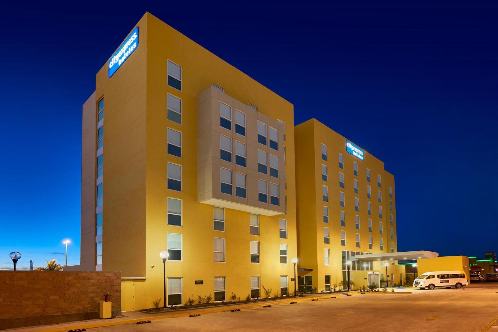 Hotel Express By Marriott Rosarito