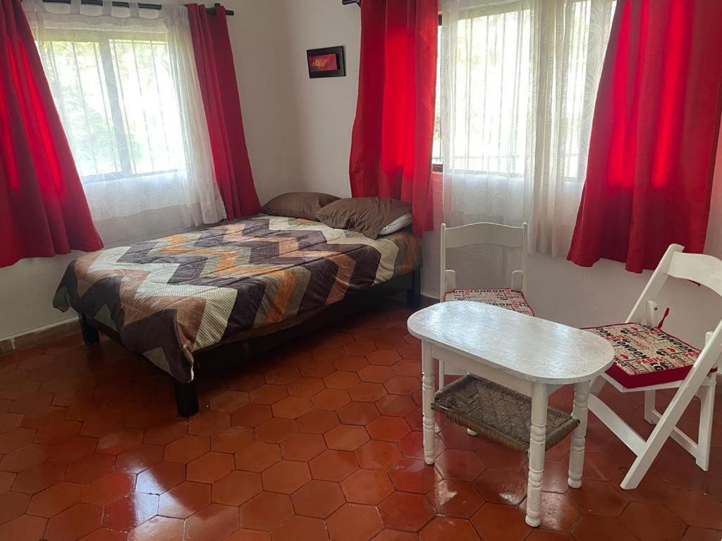 Inn Casa Aguacates *
