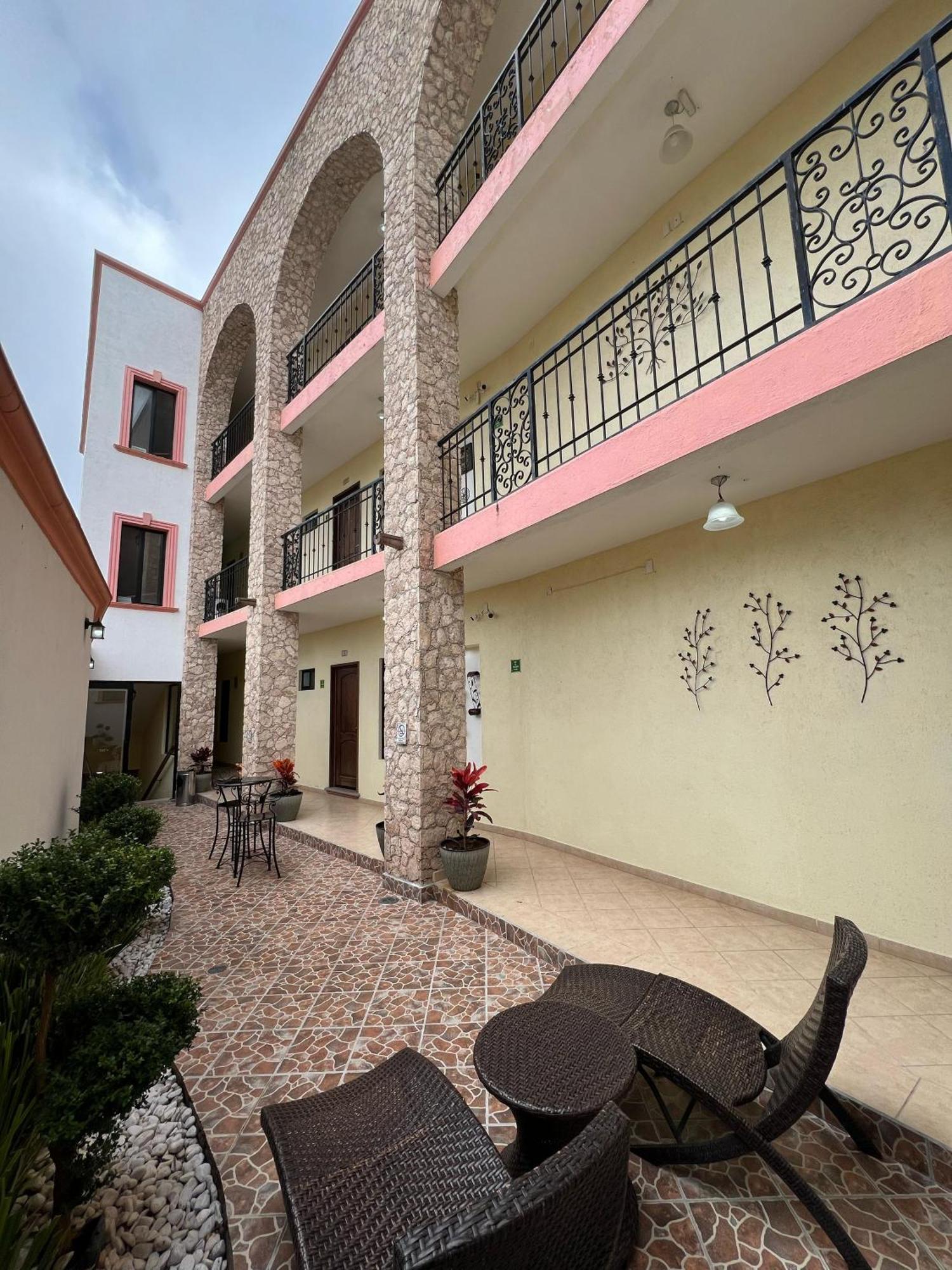 La Capilla Hotel