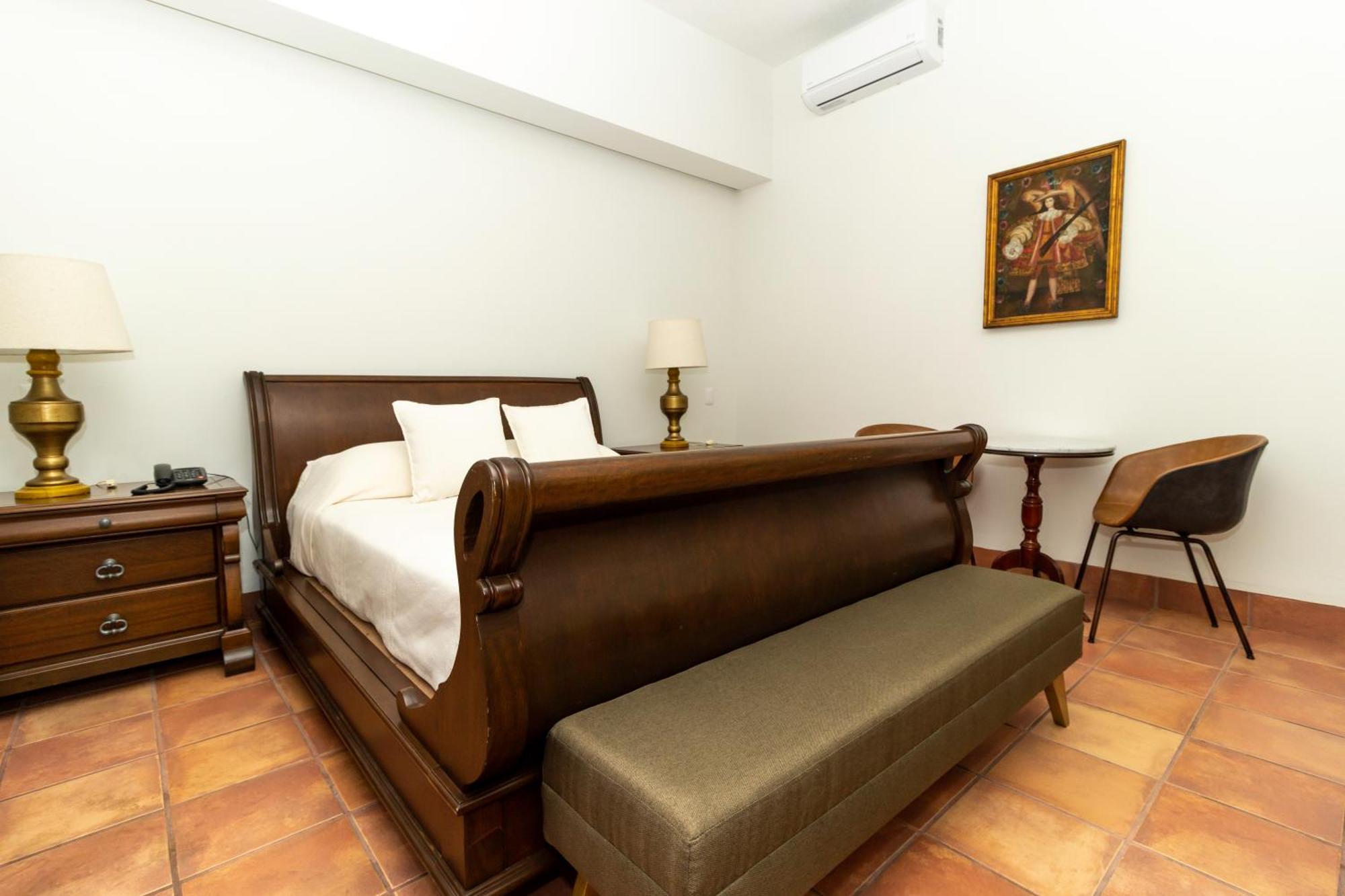Boutique Naura Centro 4*