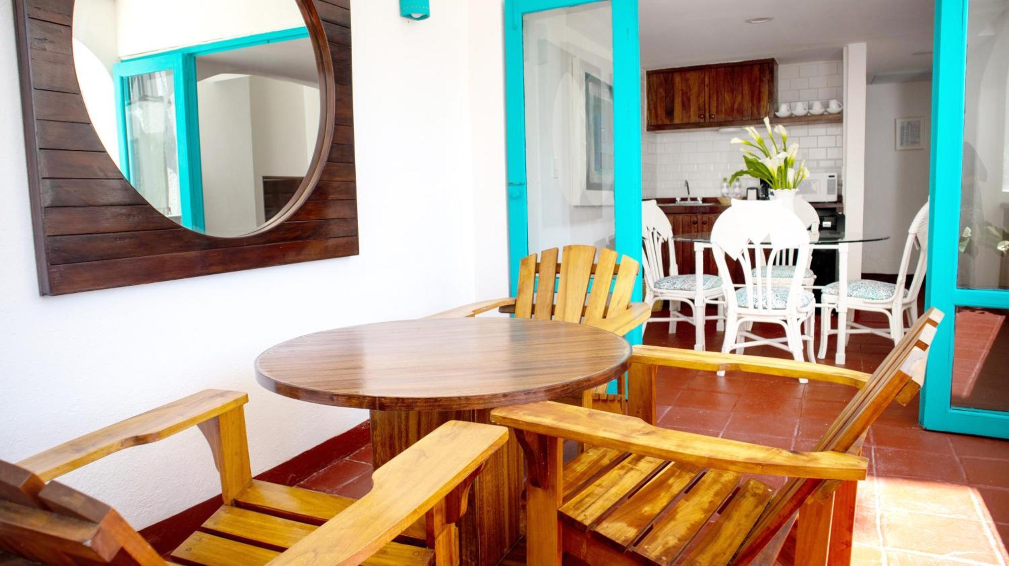 Marina & Club Hotel