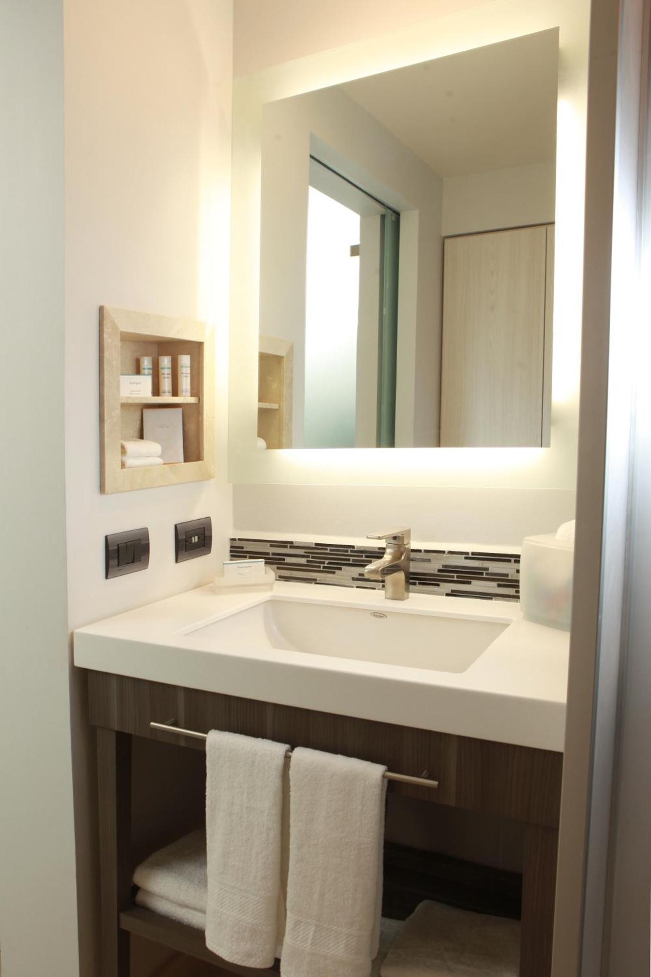 Hampton & By Hilton Aeropuerto Hotel 3*