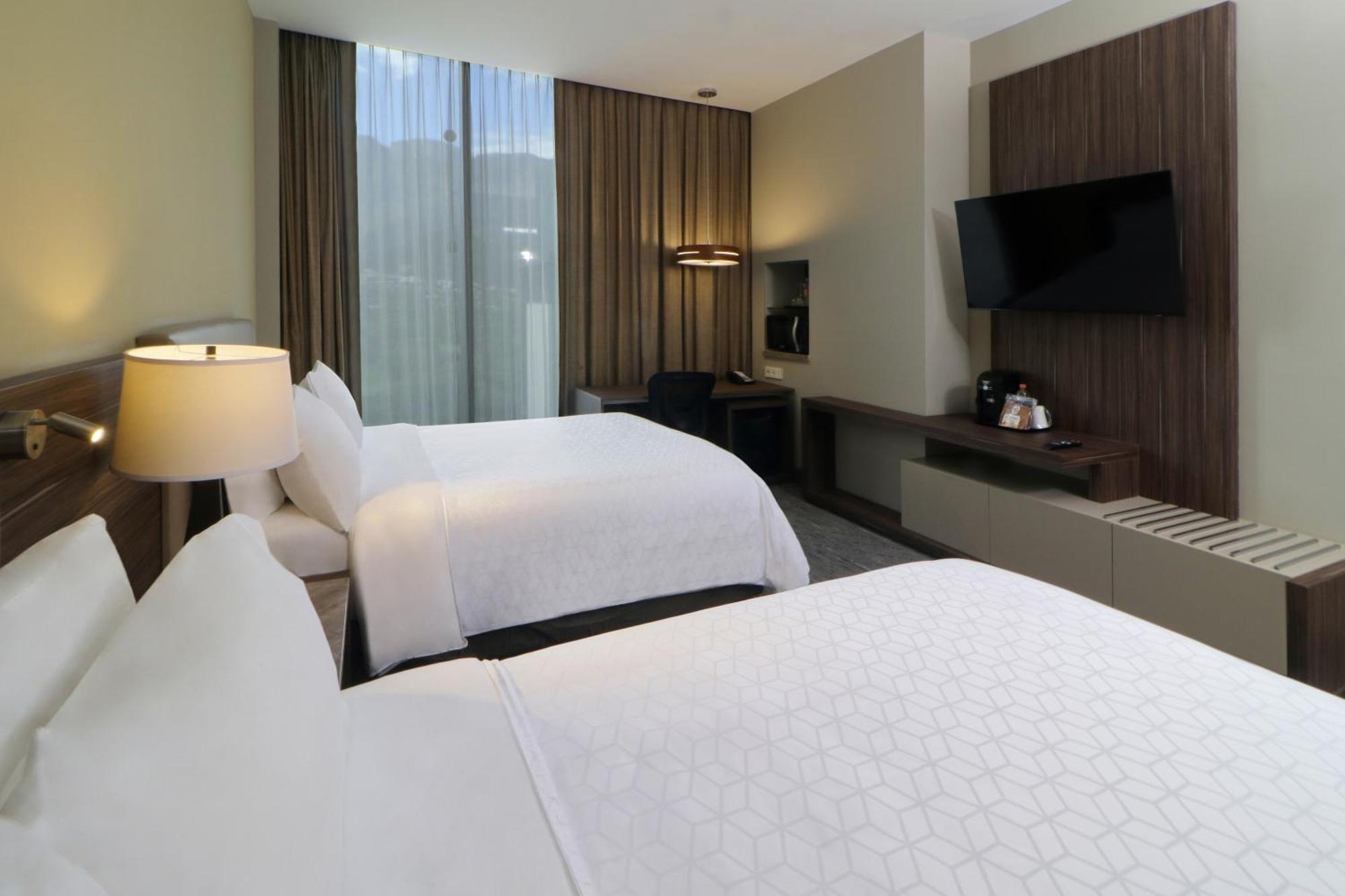 Express & Monterrey Valle By Ihg Hotel 3*