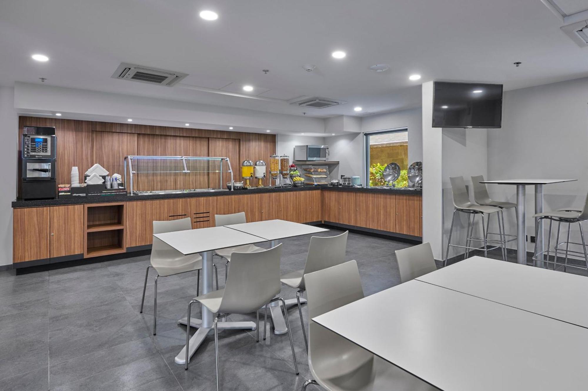 Hotel Express By Marriott Monterrey Aeropuerto 4*