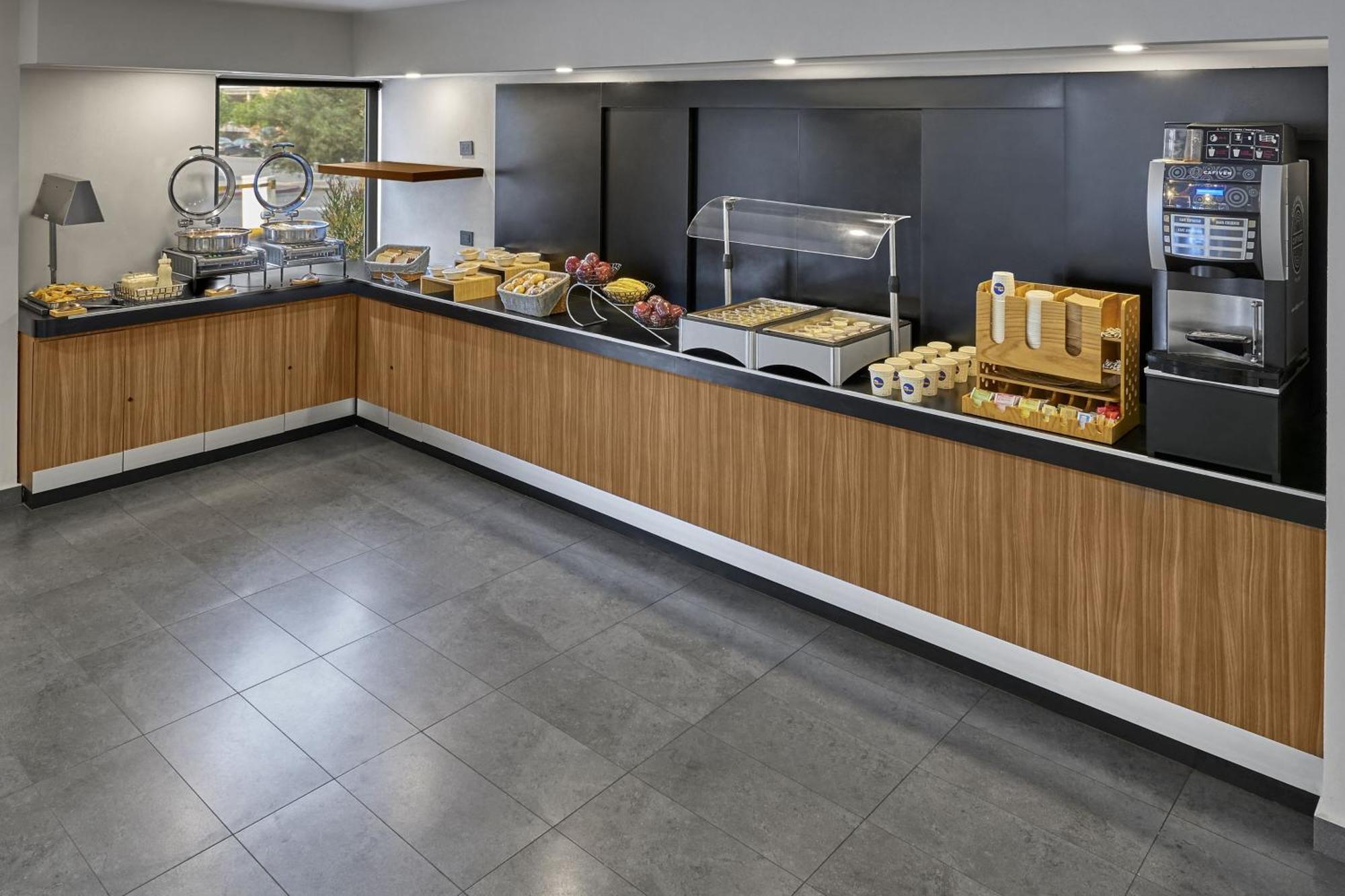 Express By Marriott Rio Hotel 4*