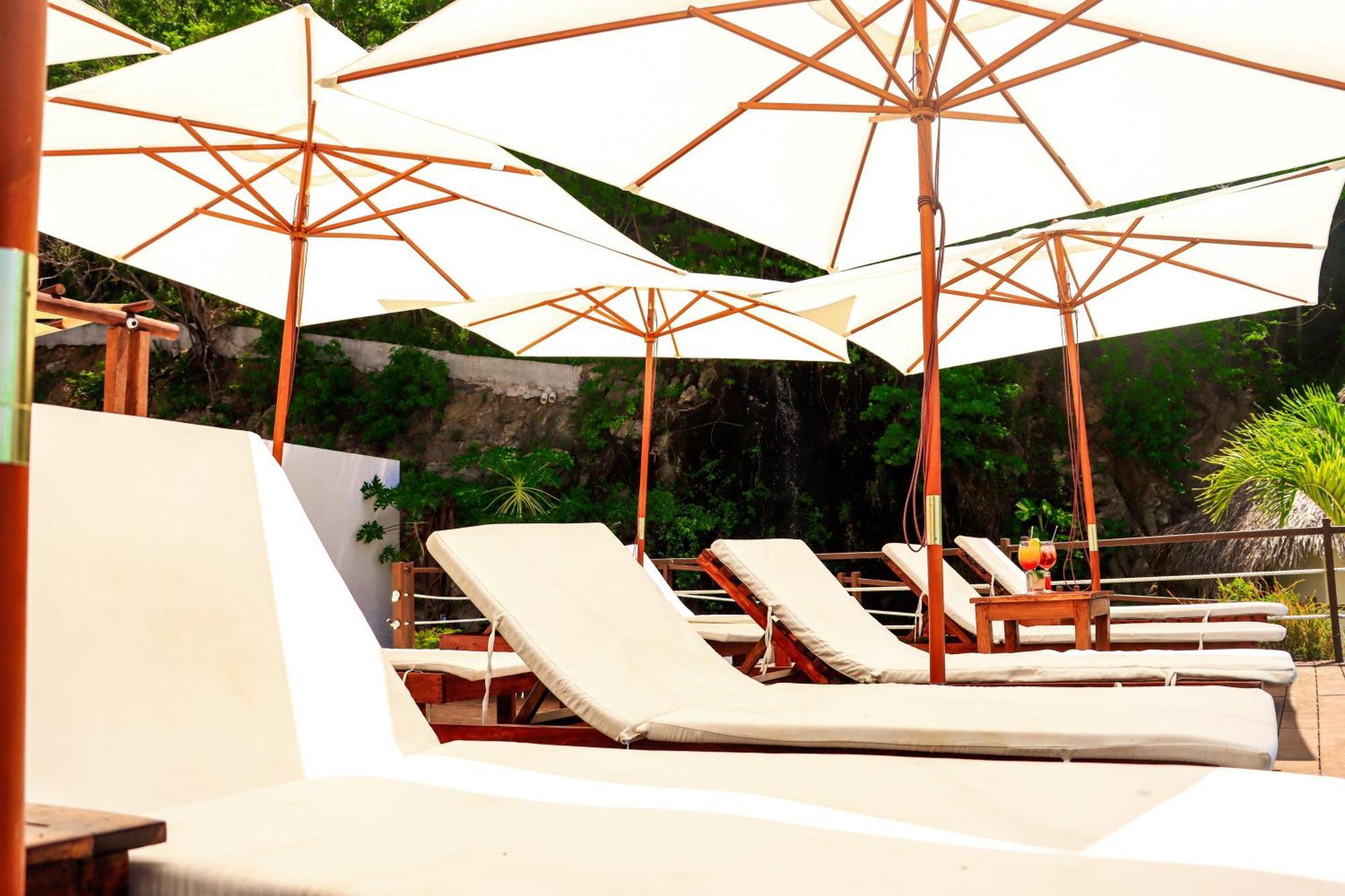 Marina & Club Hotel