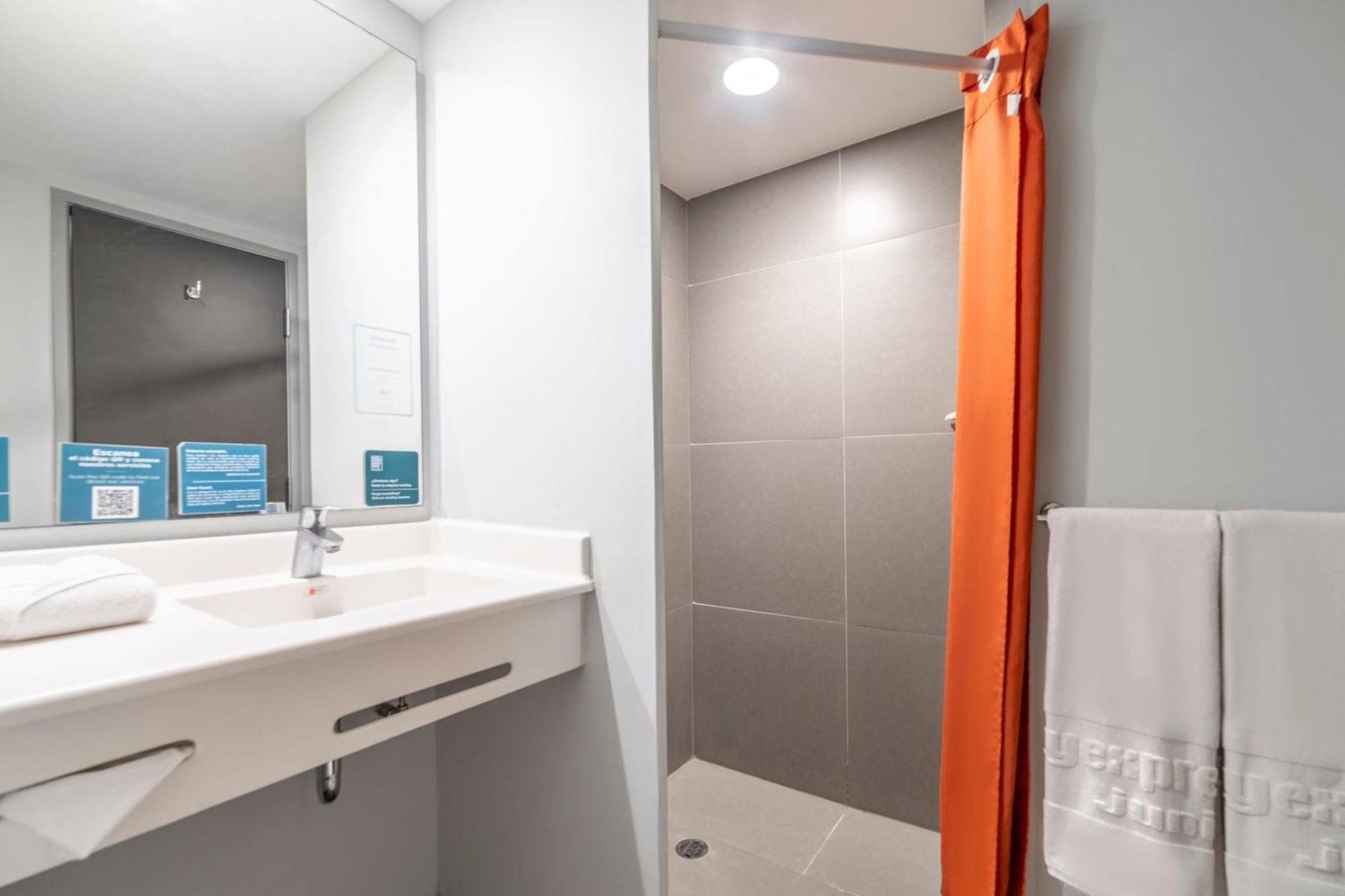 Hotel Express Junior By Marriott Aeropuerto