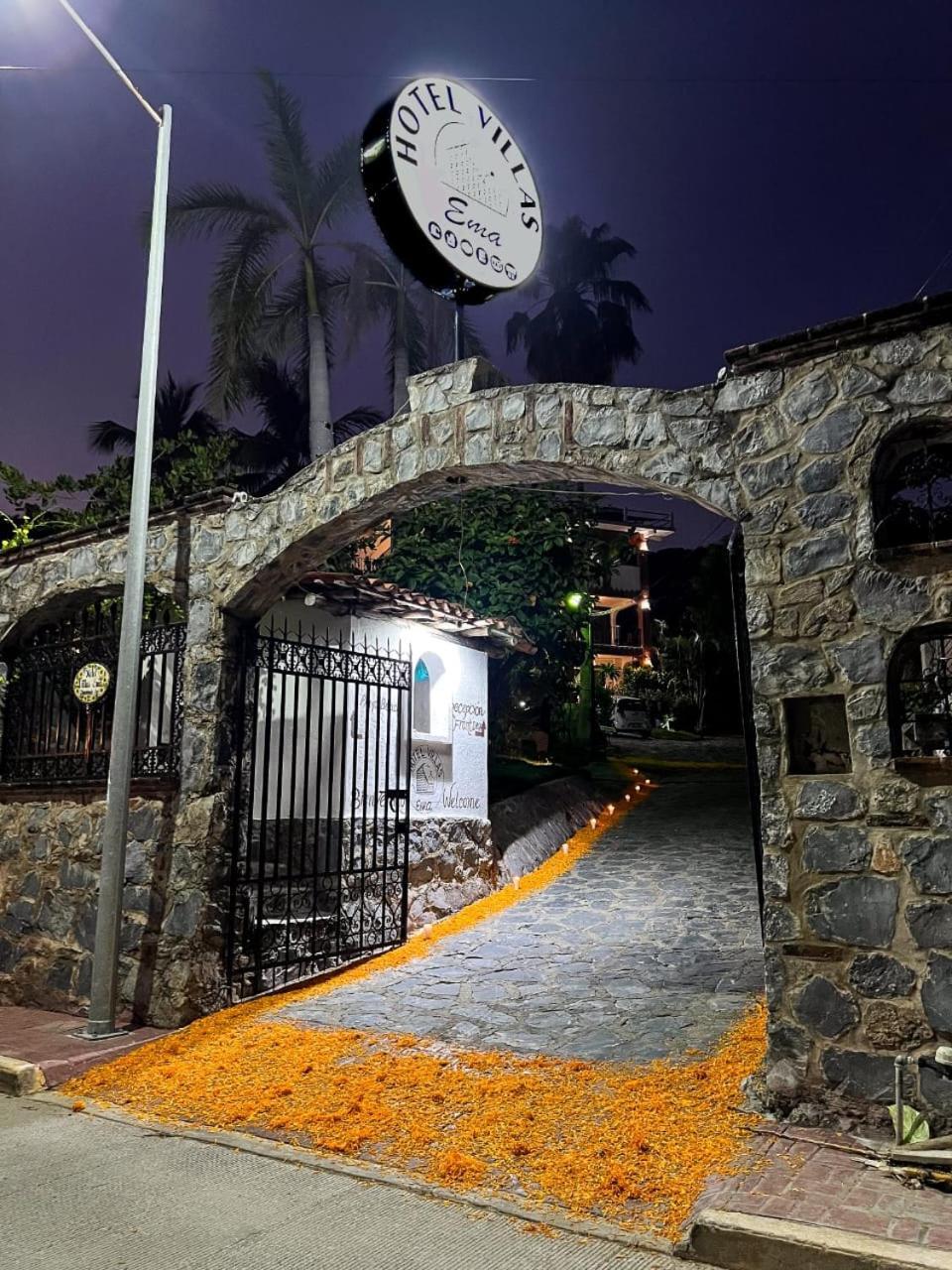 Ema Zihuatanejo