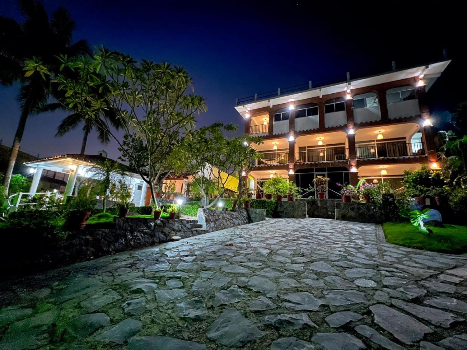 Hotel Ema