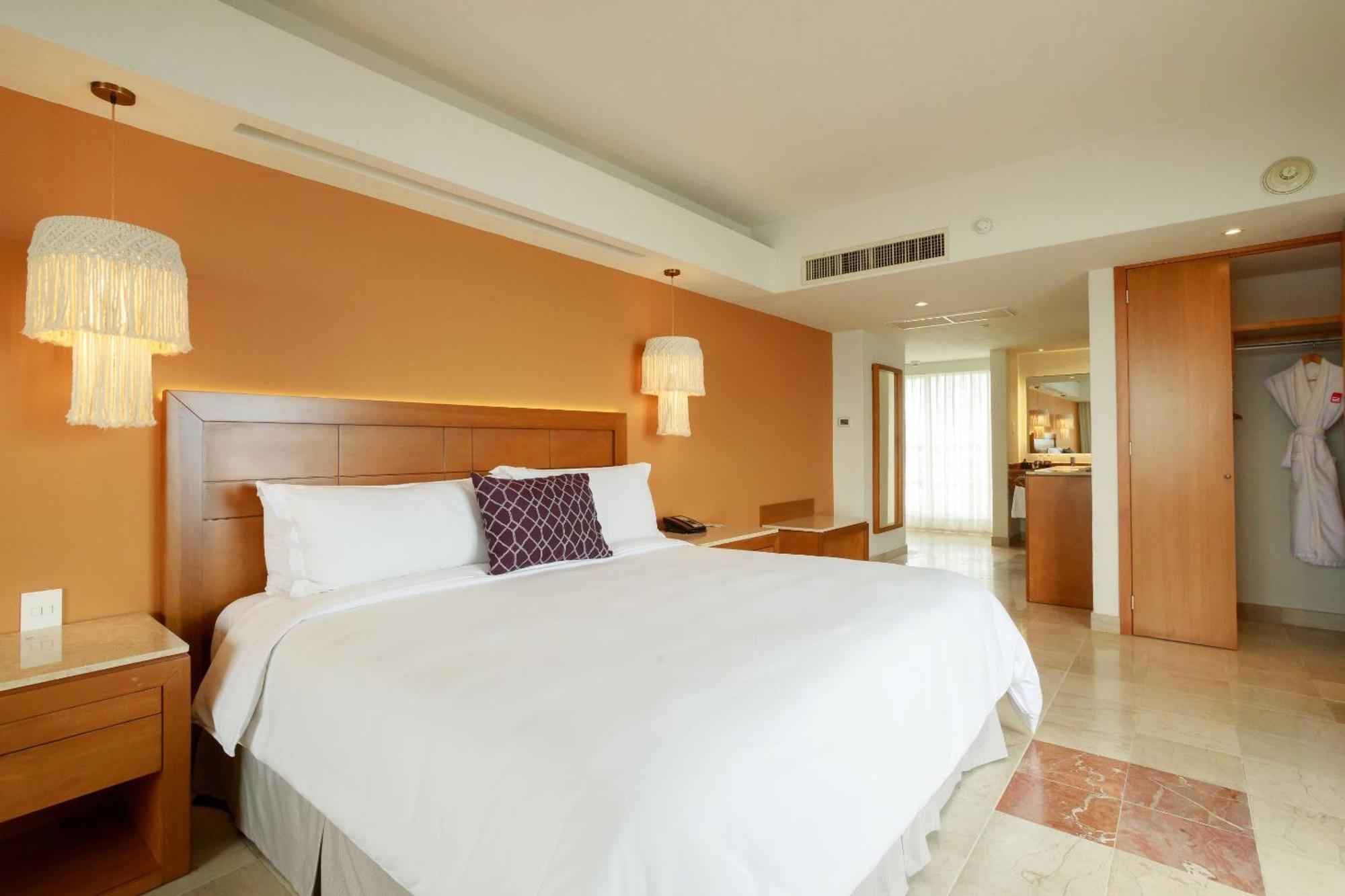 Camino Real Hotel